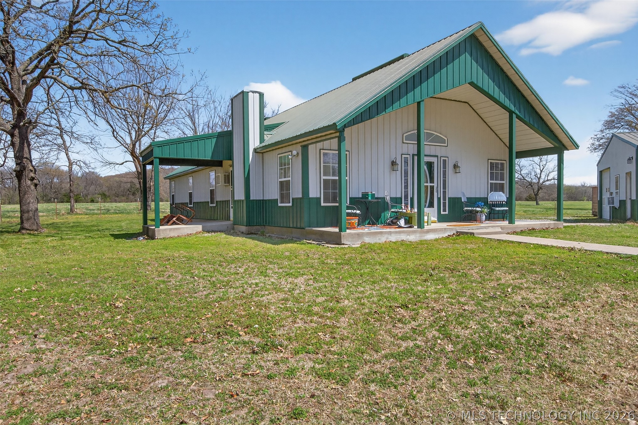 2709 S 34th Road Property Photo 6