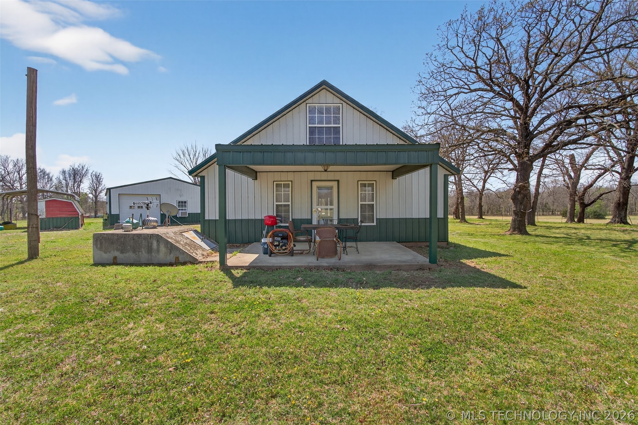 2709 S 34th Road Property Photo 7