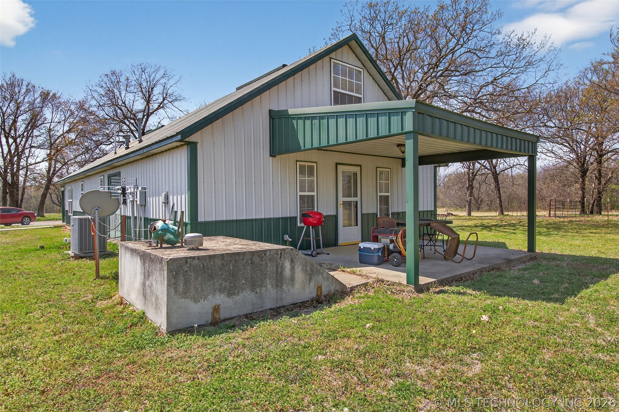2709 S 34th Road Property Photo 8