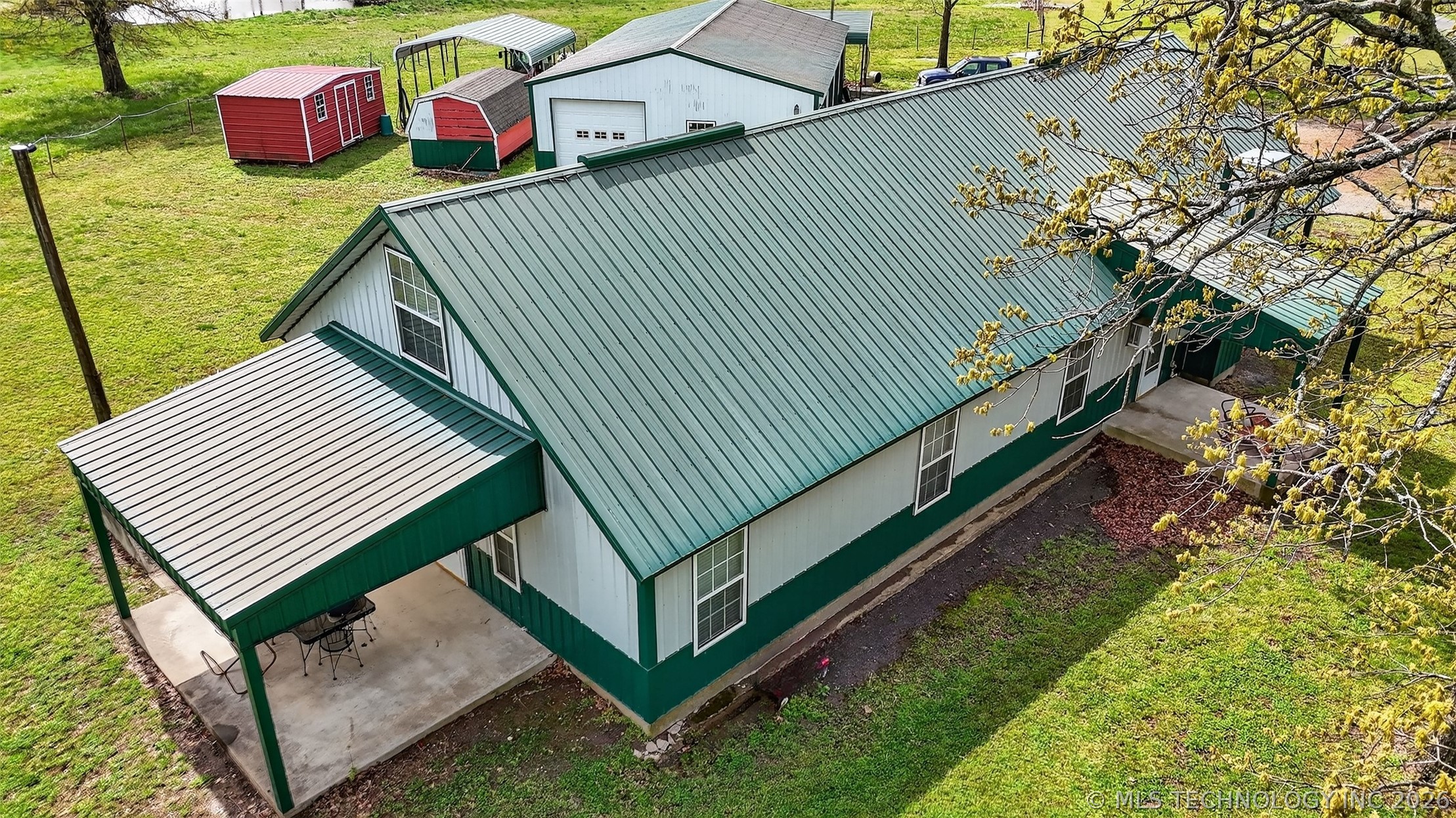 2709 S 34th Road Property Photo 11