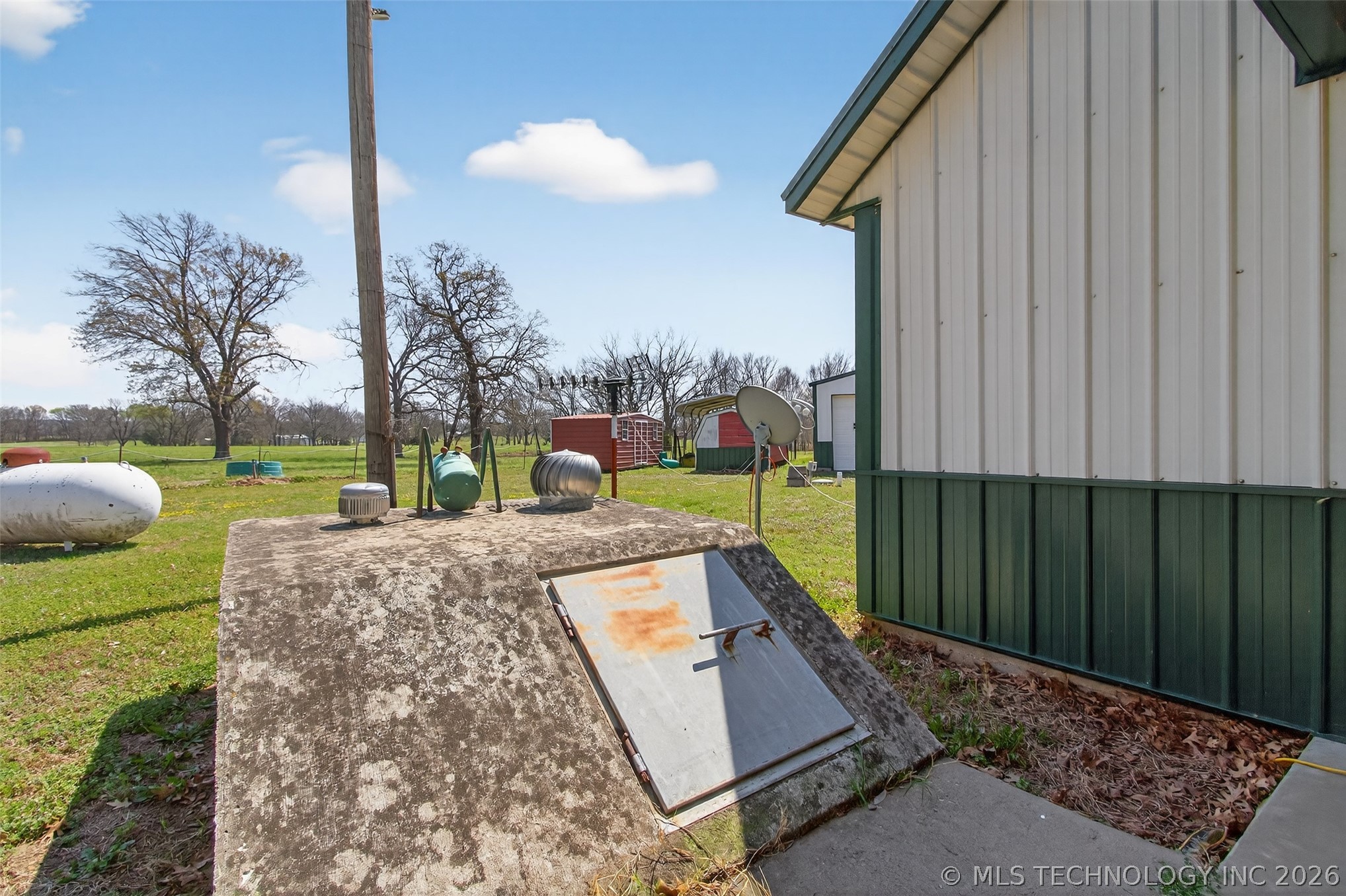 2709 S 34th Road Property Photo 13