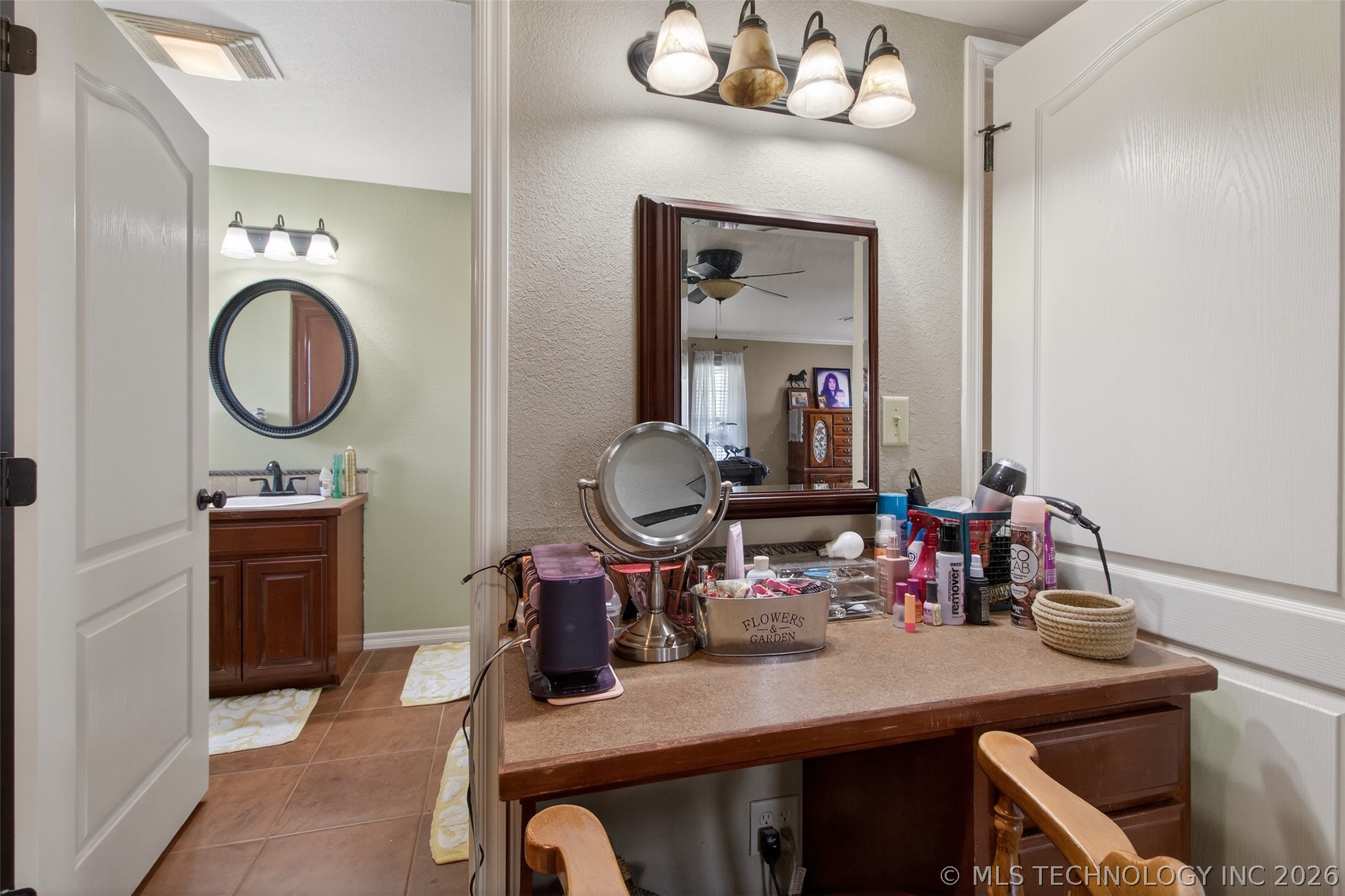 2709 S 34th Road Property Photo 33