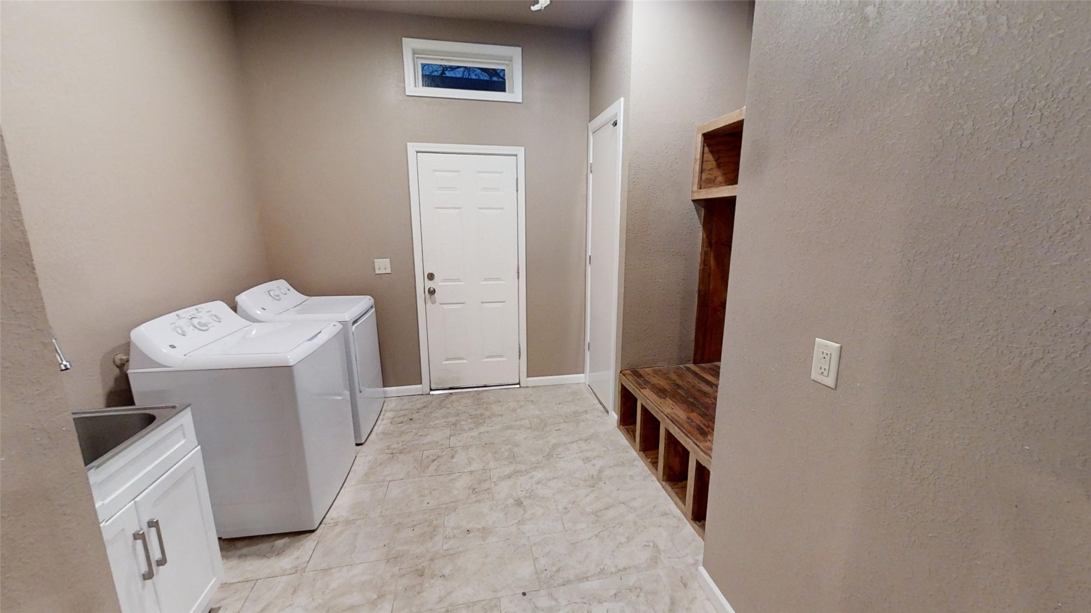 3208 E Easton Street Property Photo 8