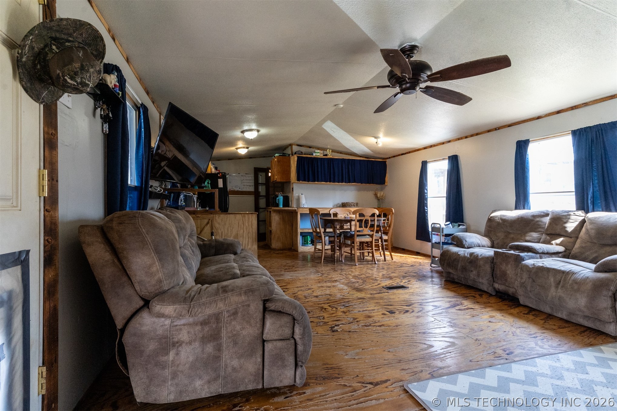 459 San Diego Road Property Photo 6