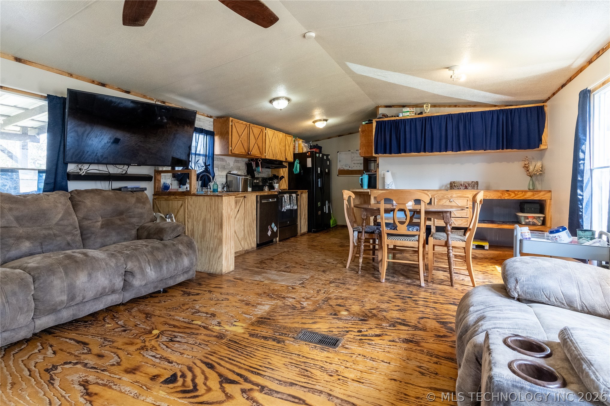 459 San Diego Road Property Photo 7