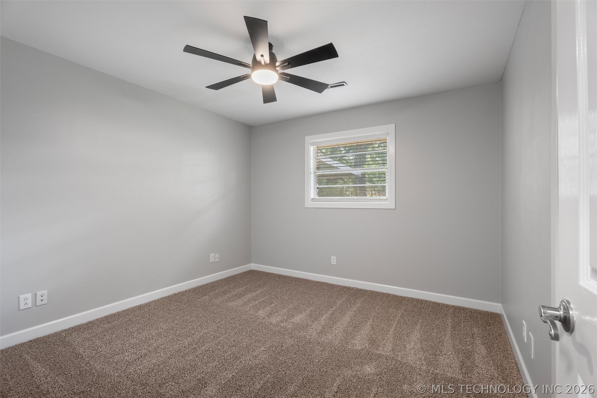 1418 Grandview Road Property Photo 4