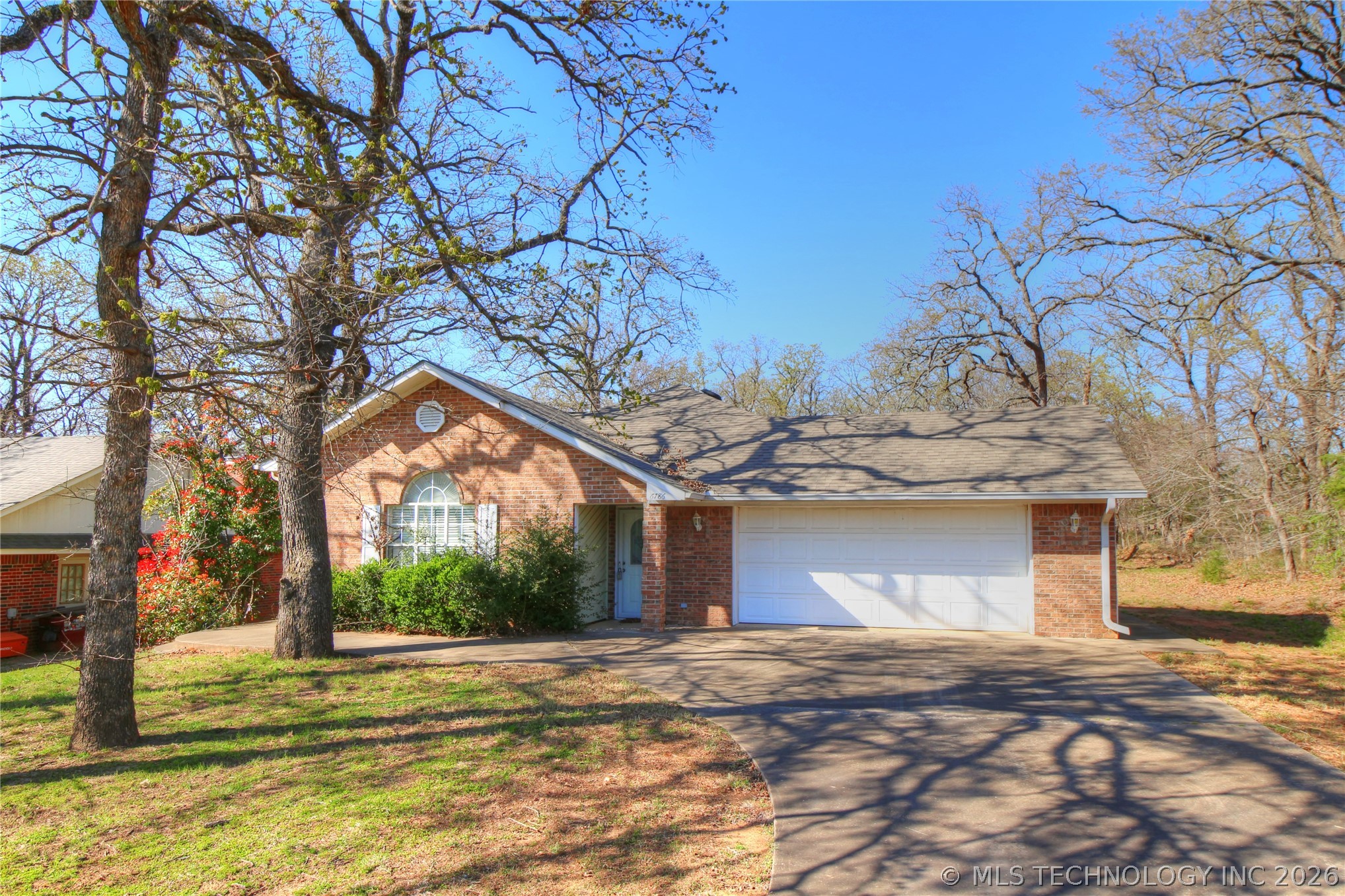 6786 Red Oak Property Photo 1