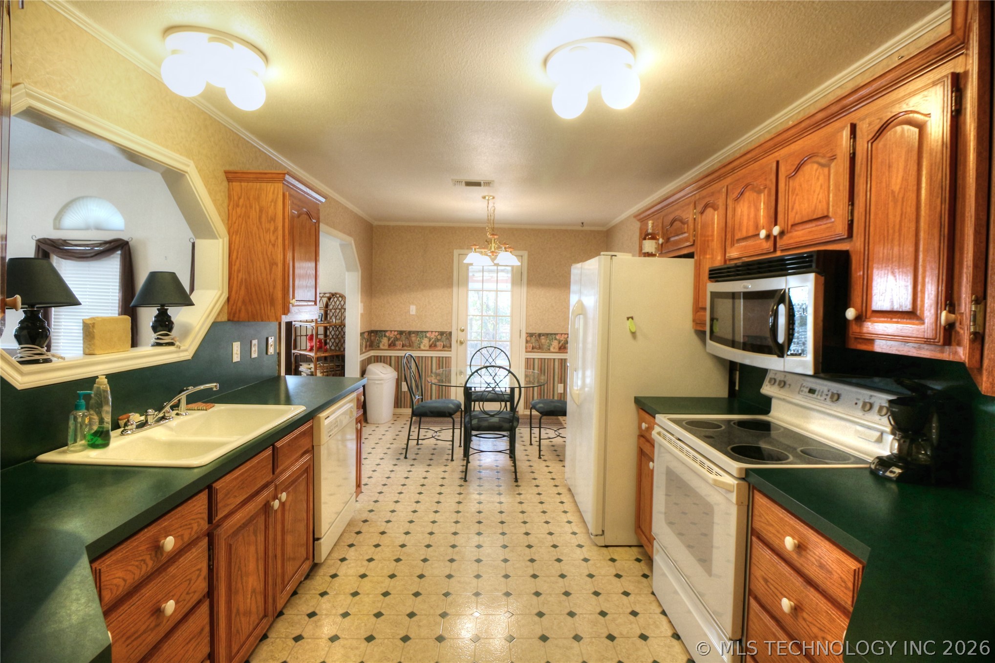 6786 Red Oak Property Photo 4
