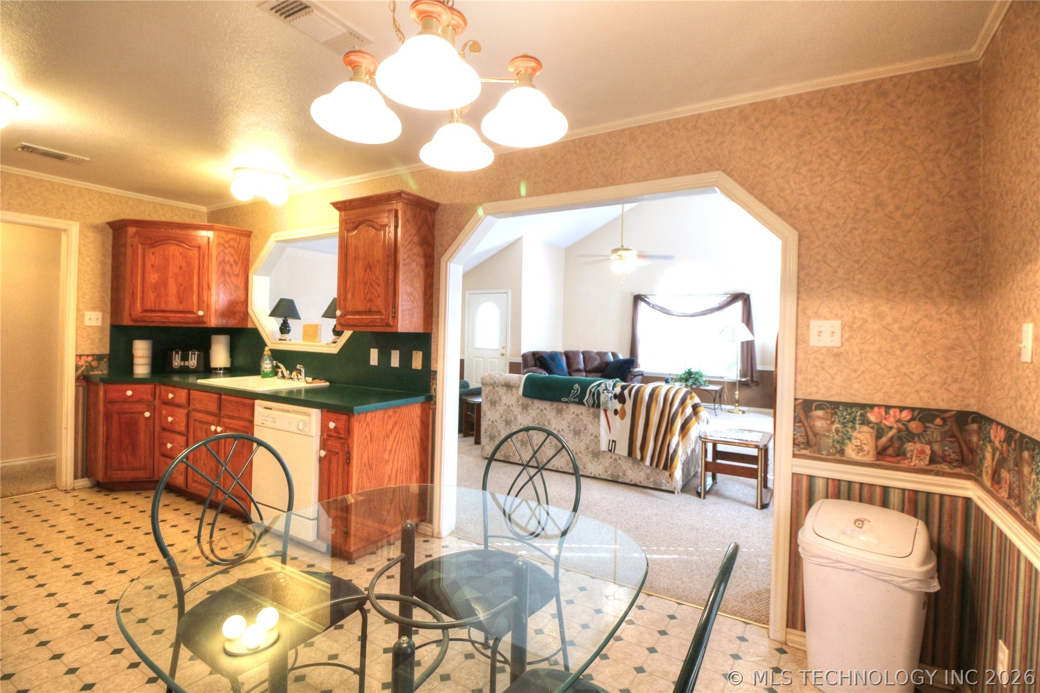 6786 Red Oak Property Photo 5