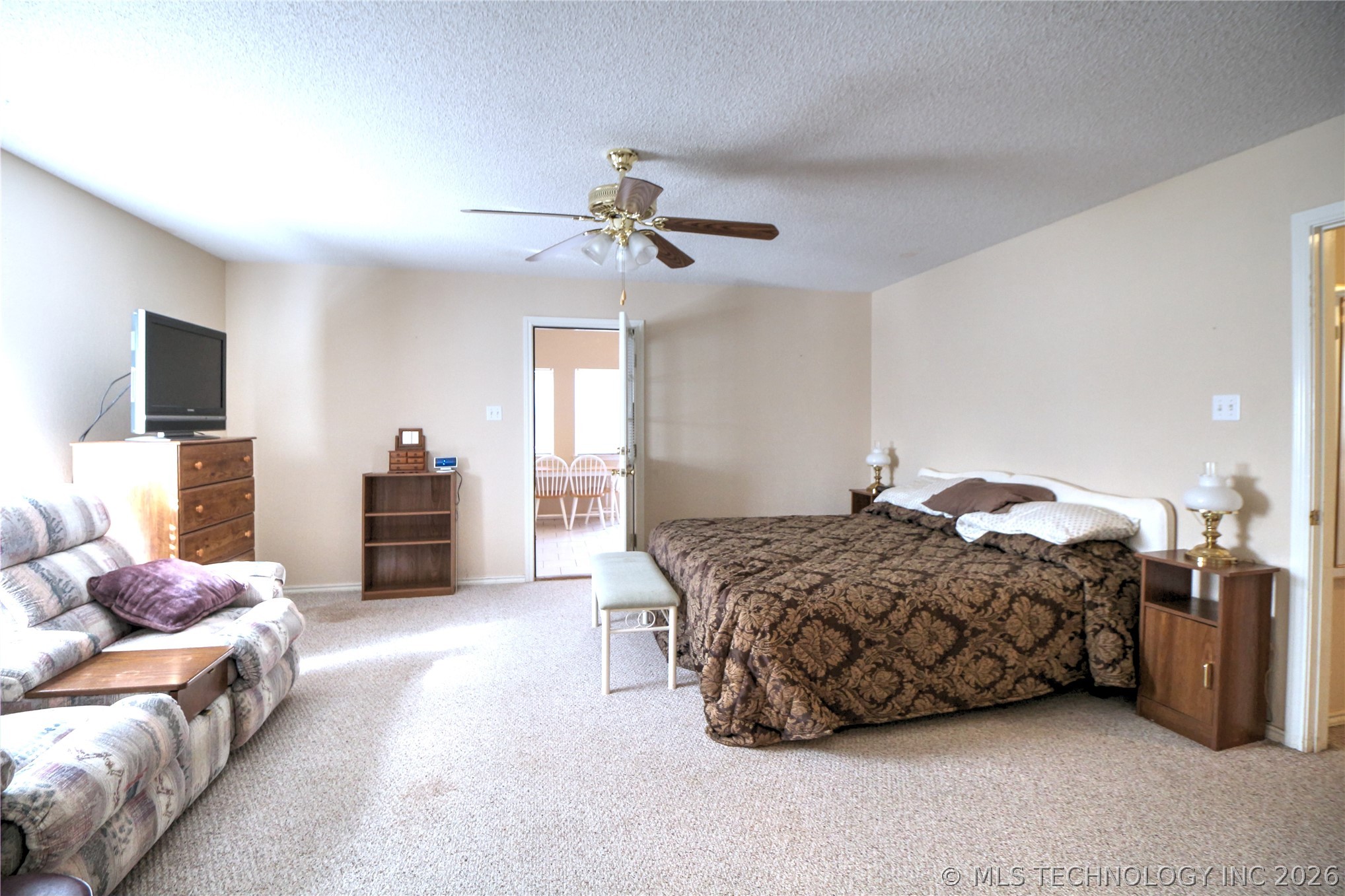6786 Red Oak Property Photo 8
