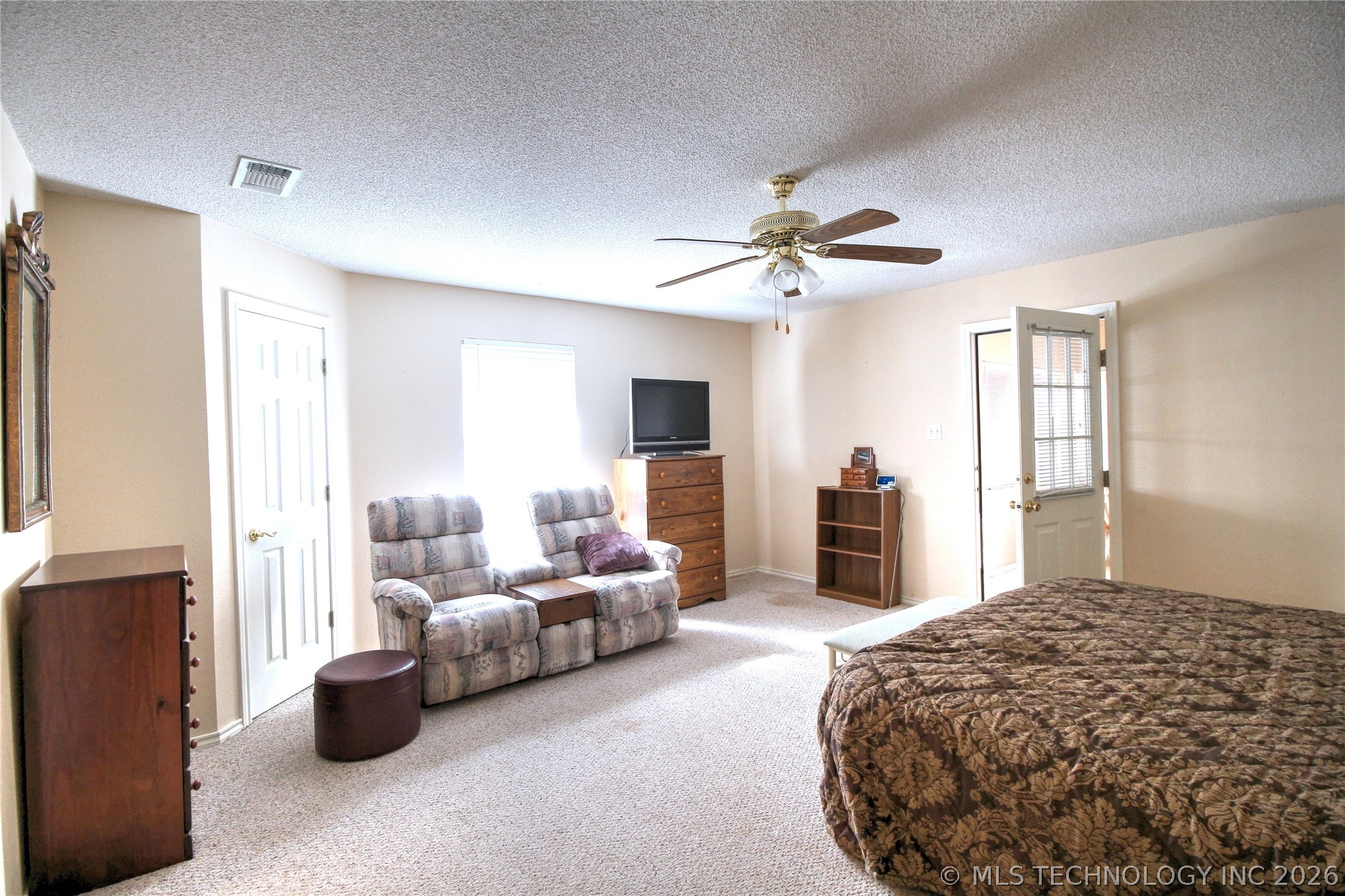 6786 Red Oak Property Photo 9