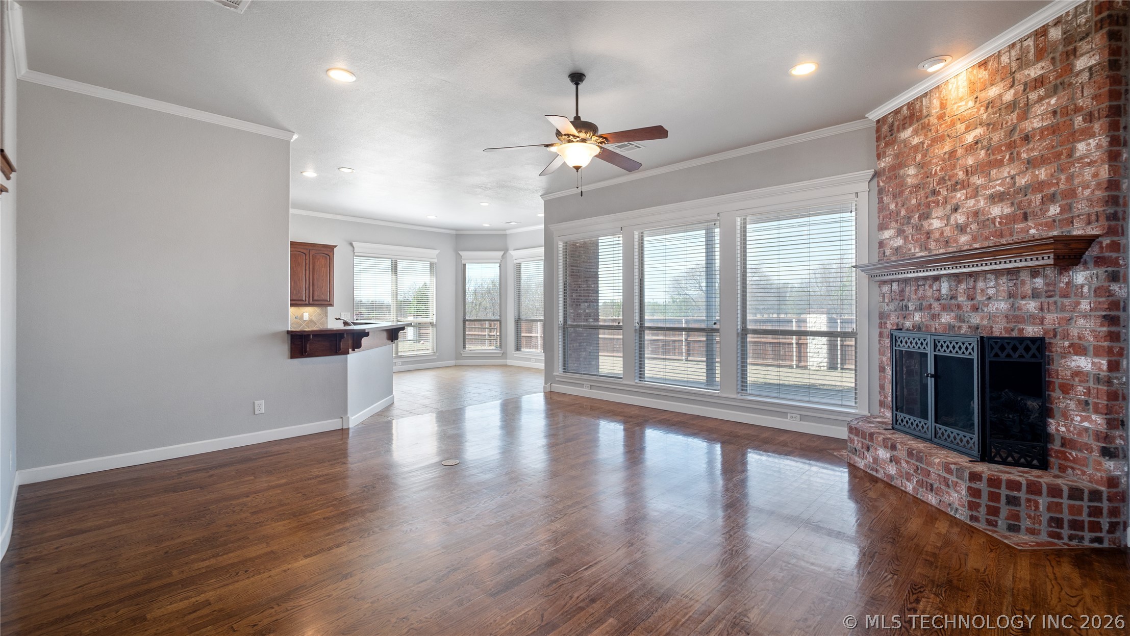 4301 N Walnut Avenue Property Photo 5