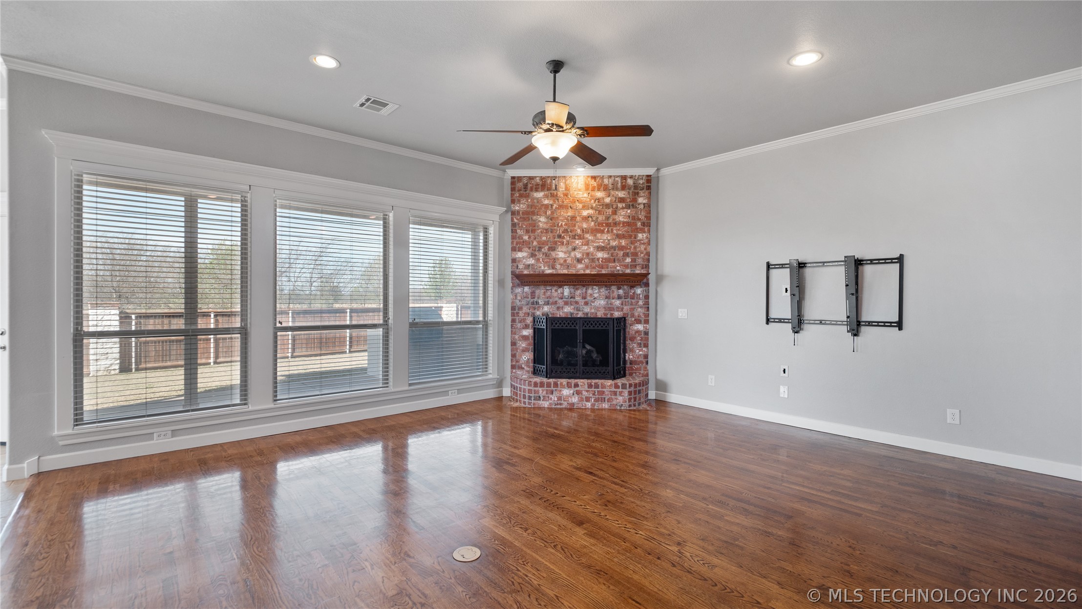 4301 N Walnut Avenue Property Photo 6