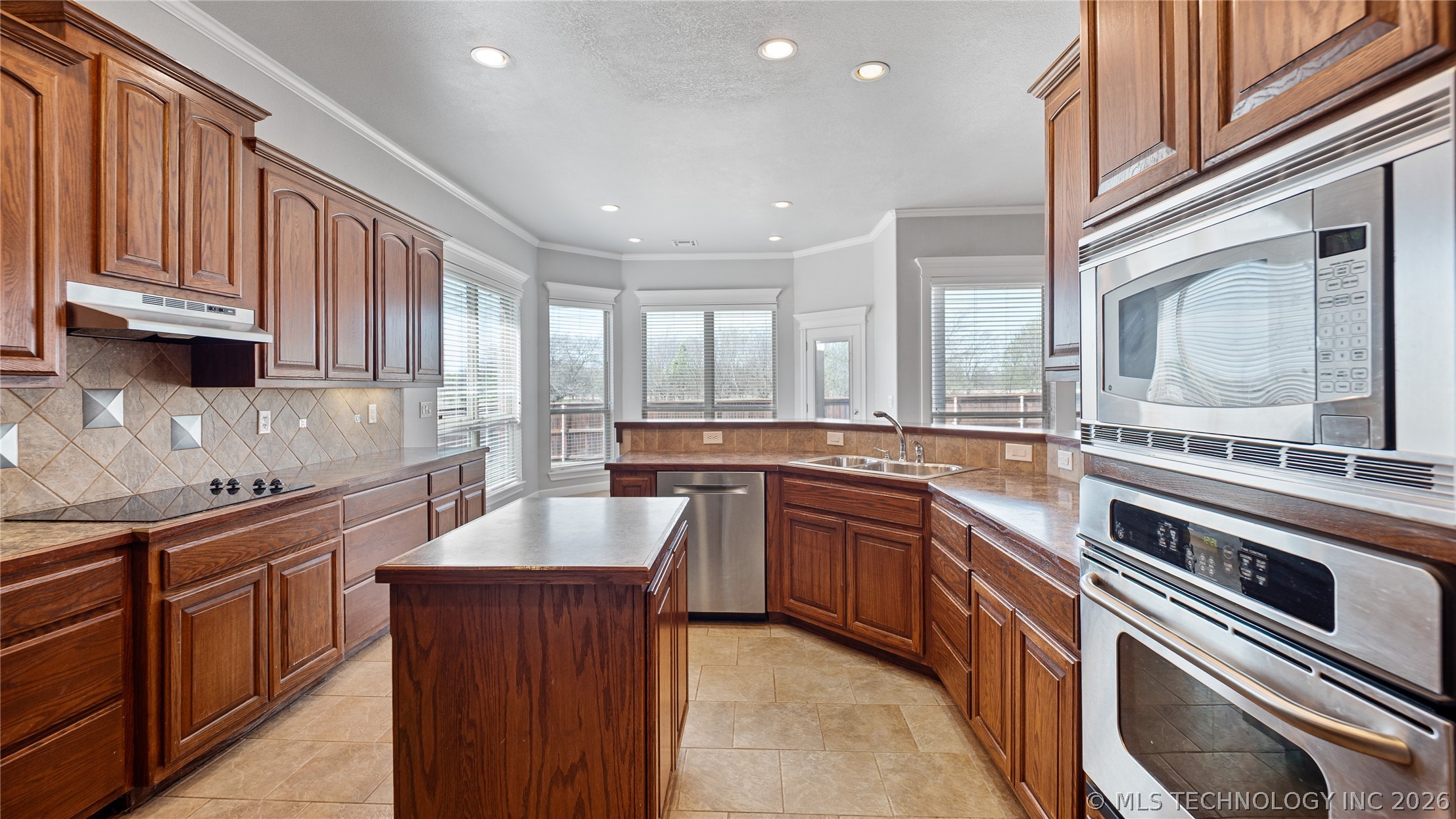 4301 N Walnut Avenue Property Photo 11