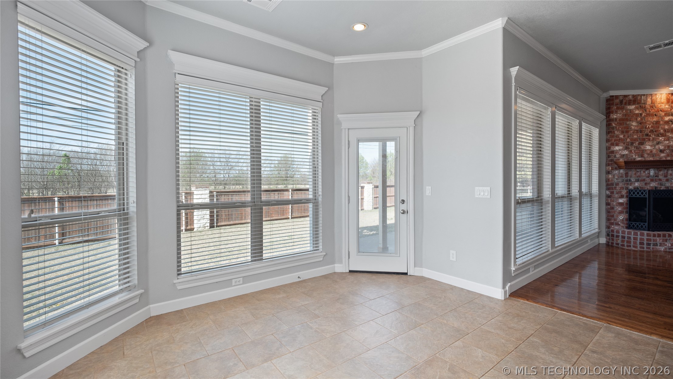 4301 N Walnut Avenue Property Photo 12