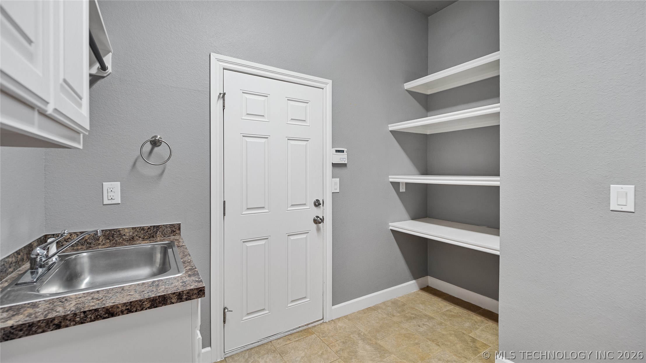 4301 N Walnut Avenue Property Photo 17