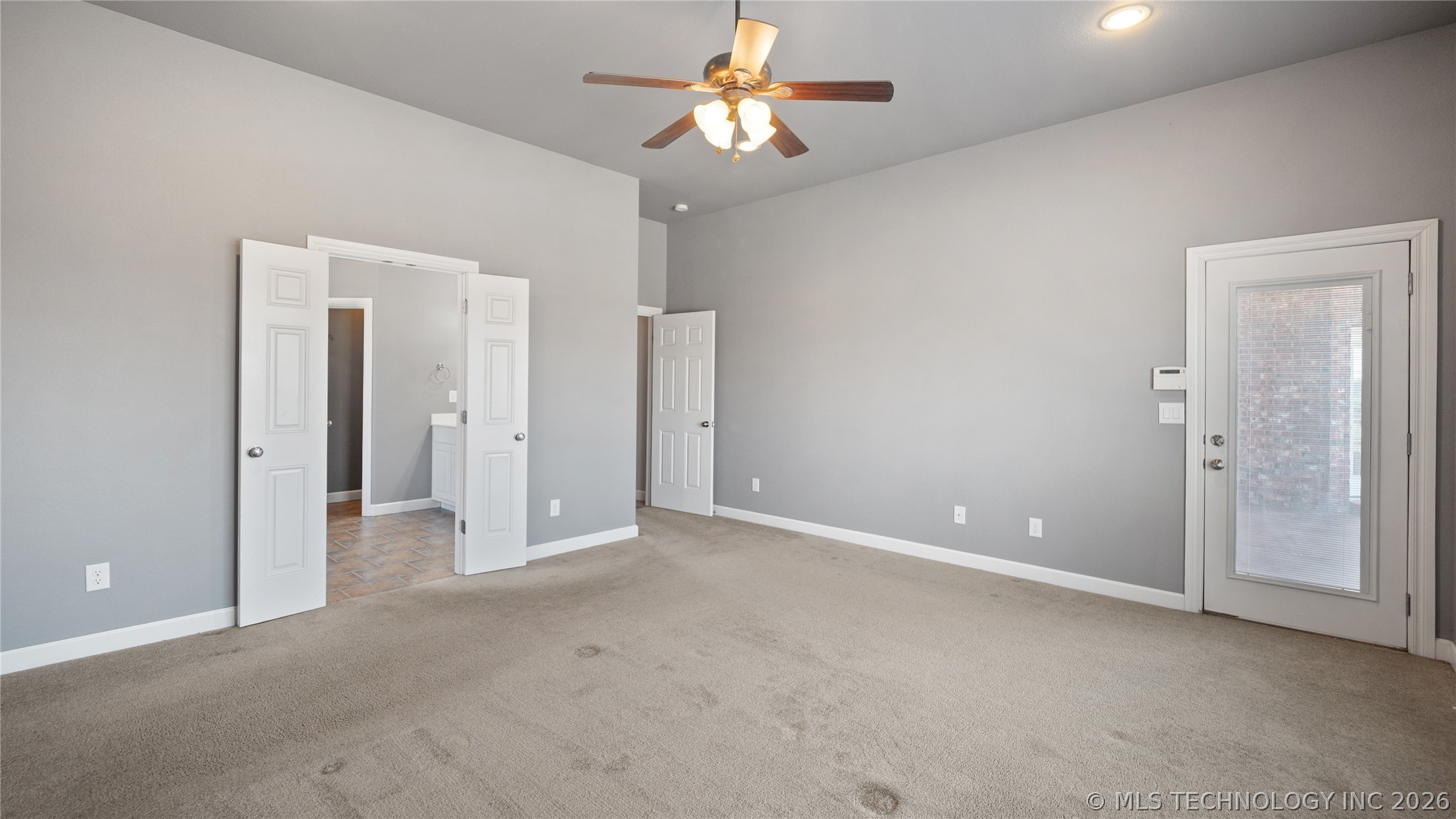 4301 N Walnut Avenue Property Photo 18