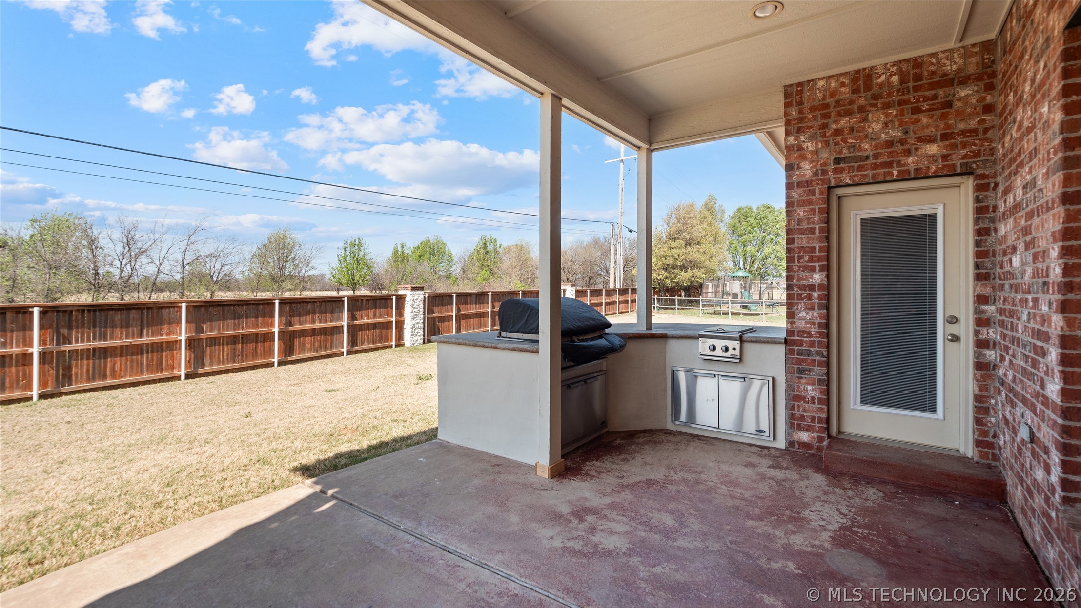 4301 N Walnut Avenue Property Photo 44