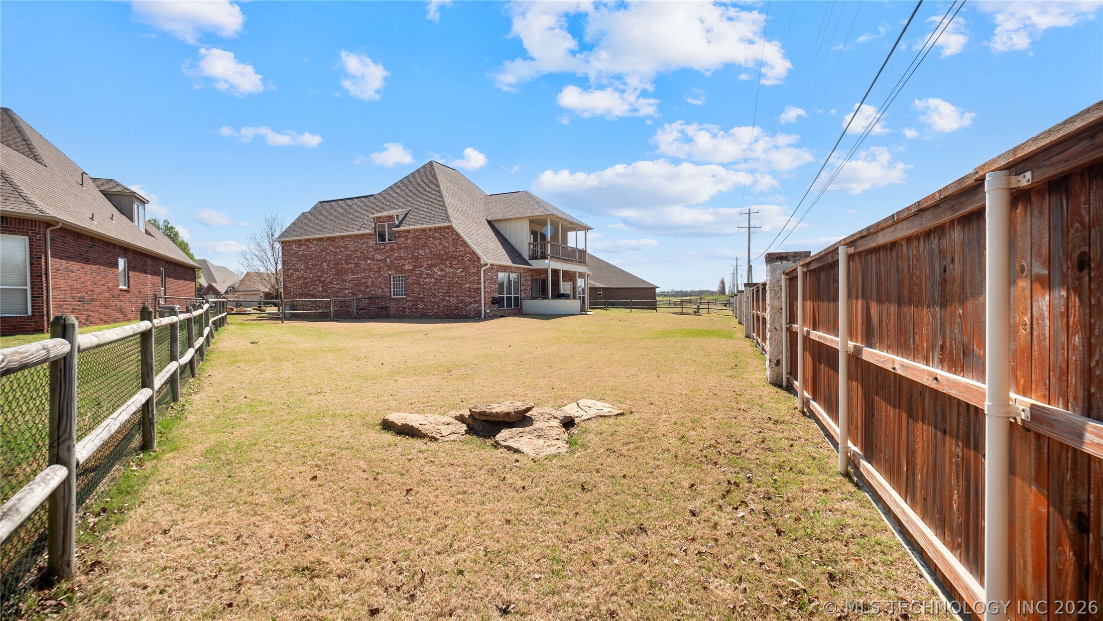 4301 N Walnut Avenue Property Photo 45