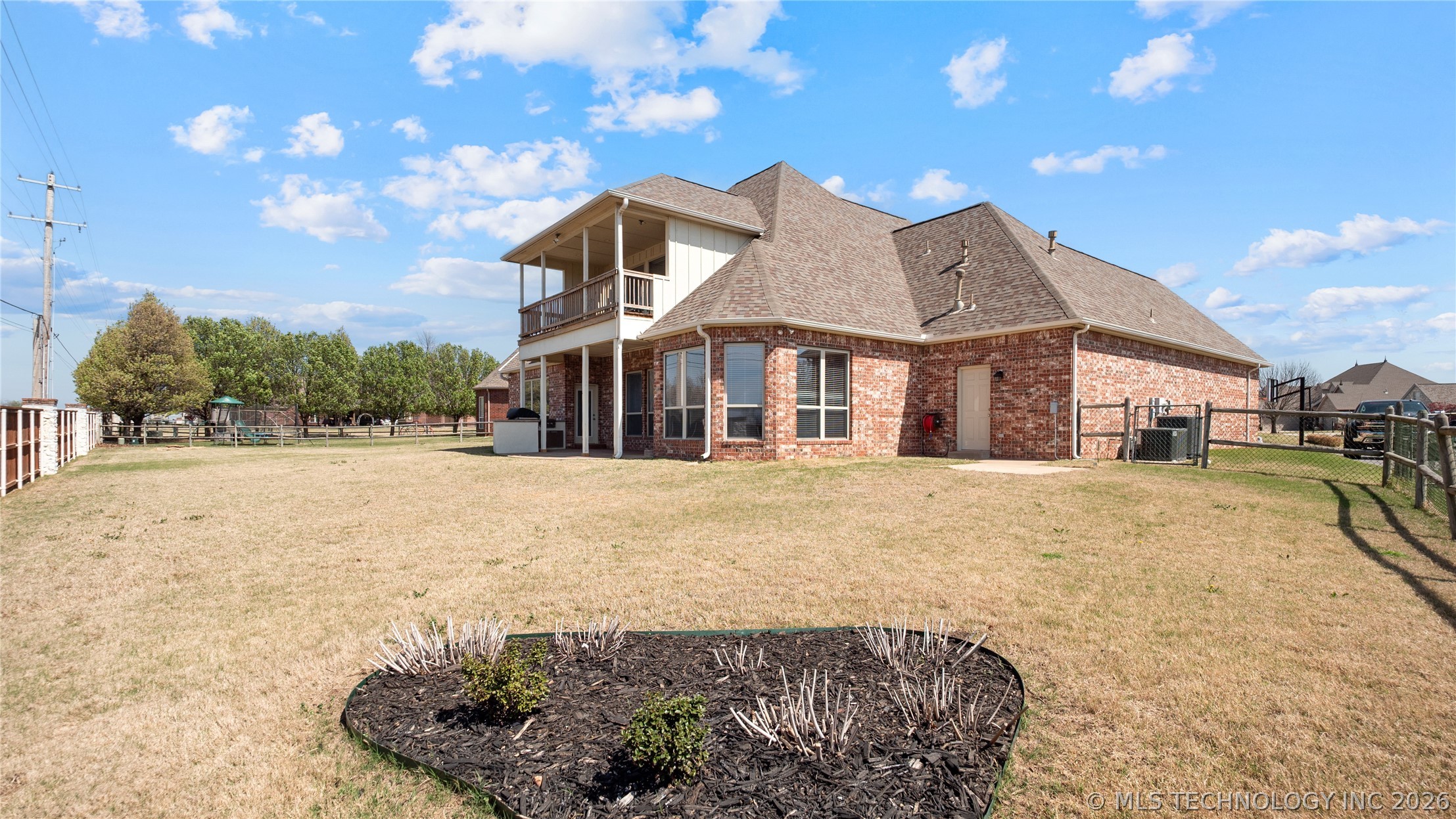 4301 N Walnut Avenue Property Photo 46