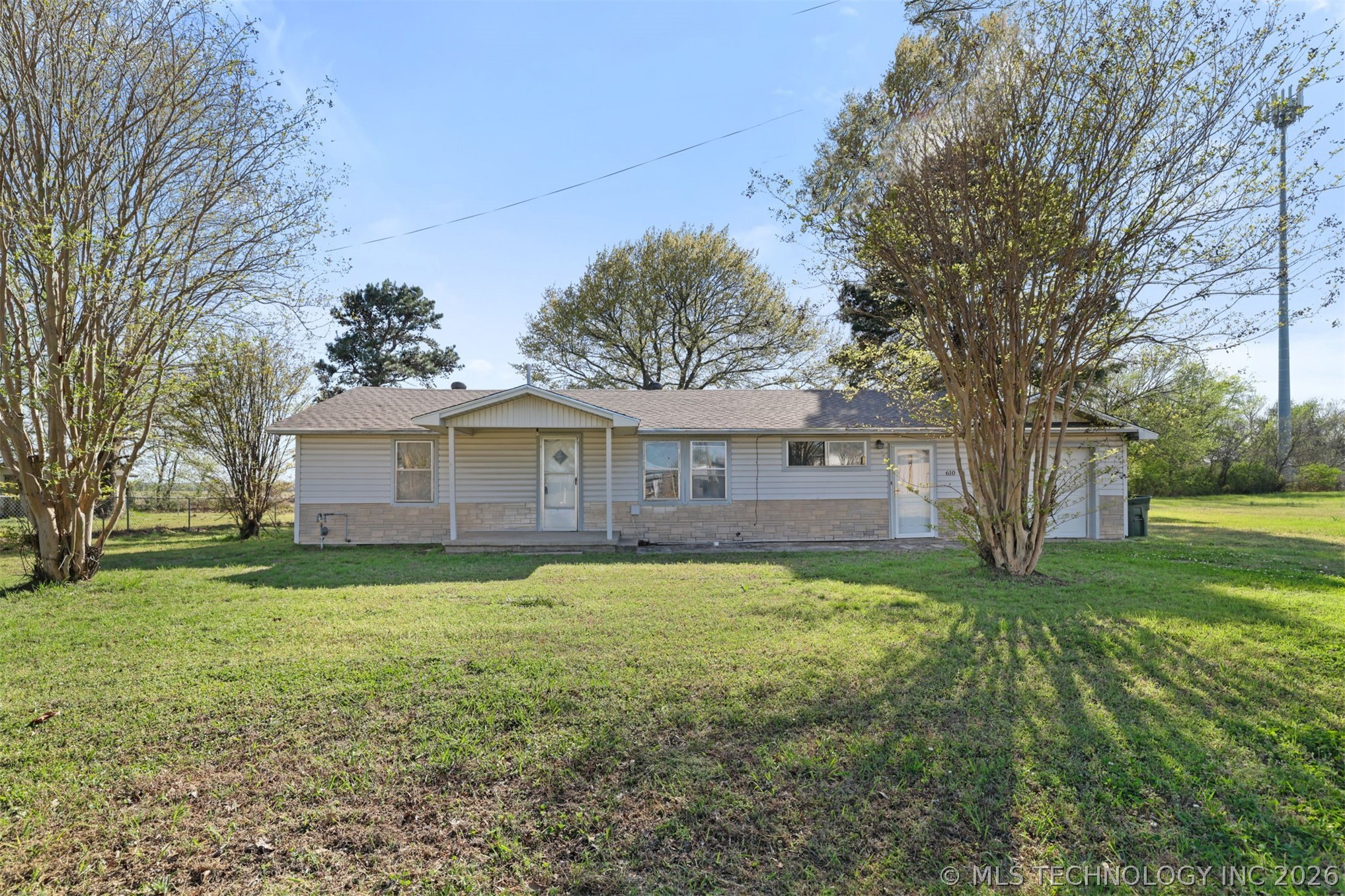 610 E Mckennon Property Photo 1