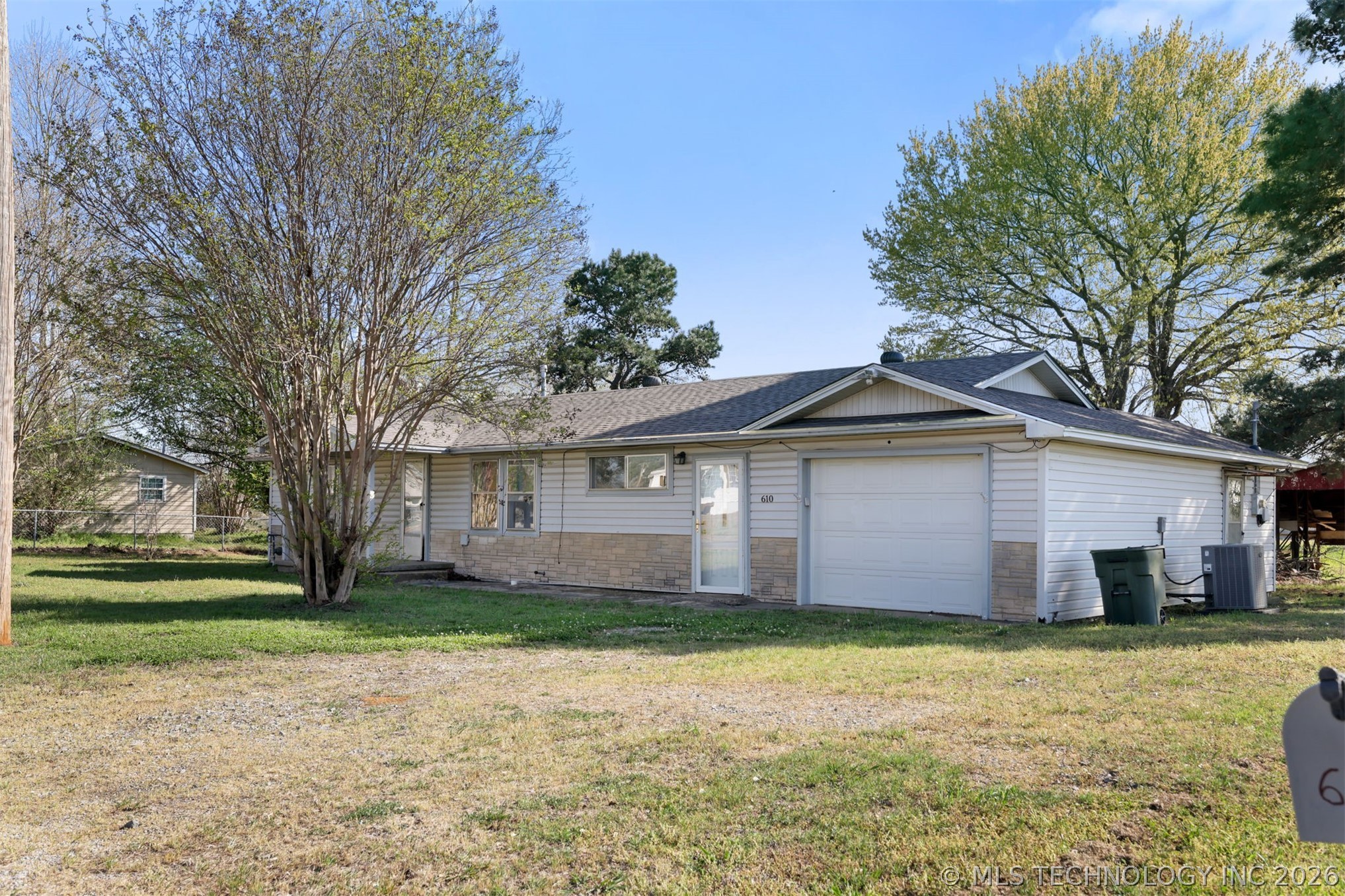 610 E Mckennon Property Photo 2