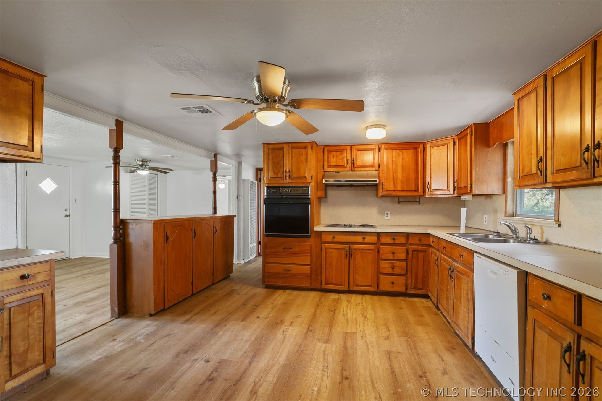 610 E Mckennon Property Photo 7