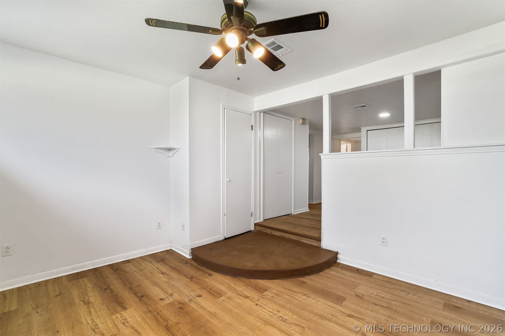 610 E Mckennon Property Photo 9