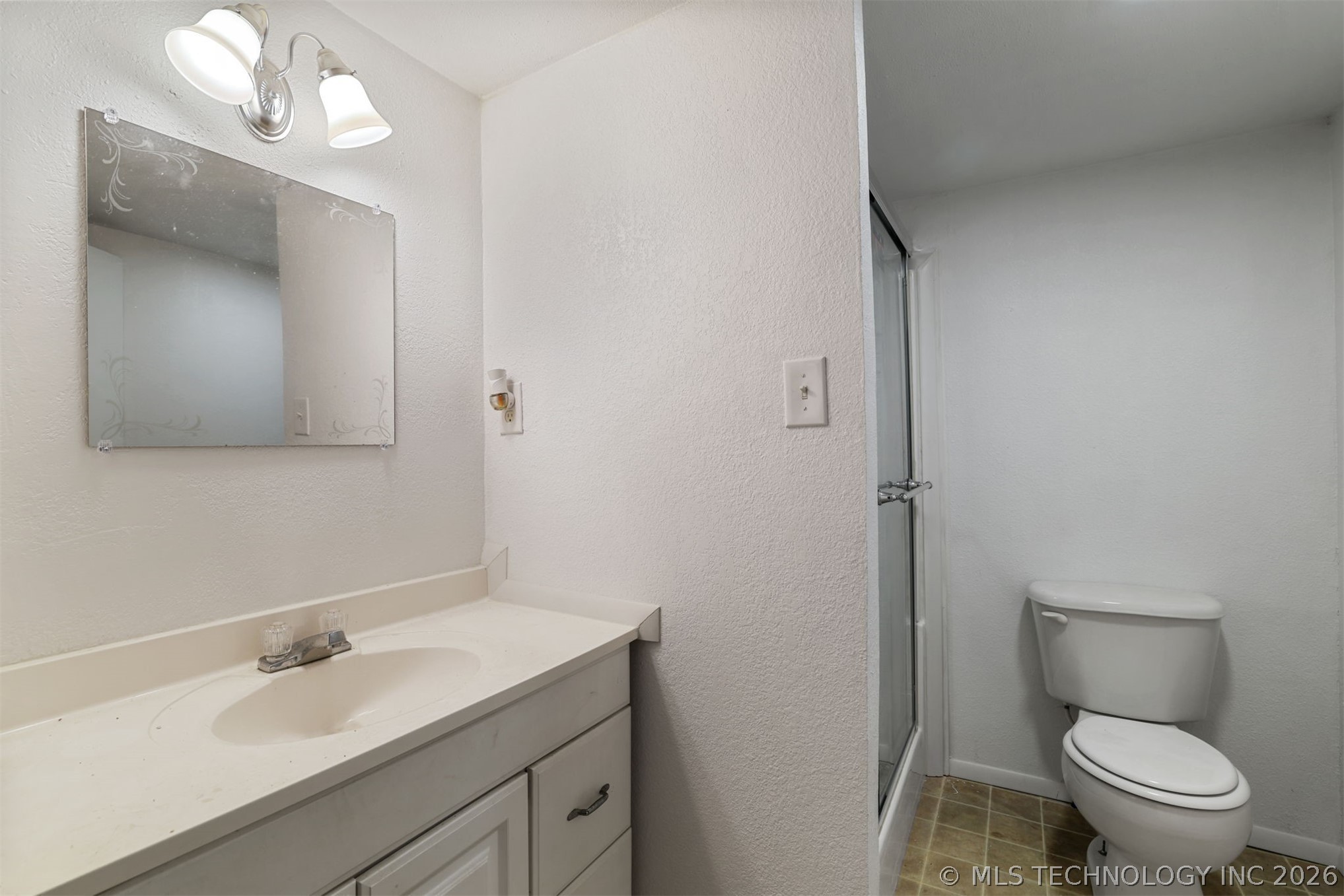 610 E Mckennon Property Photo 11