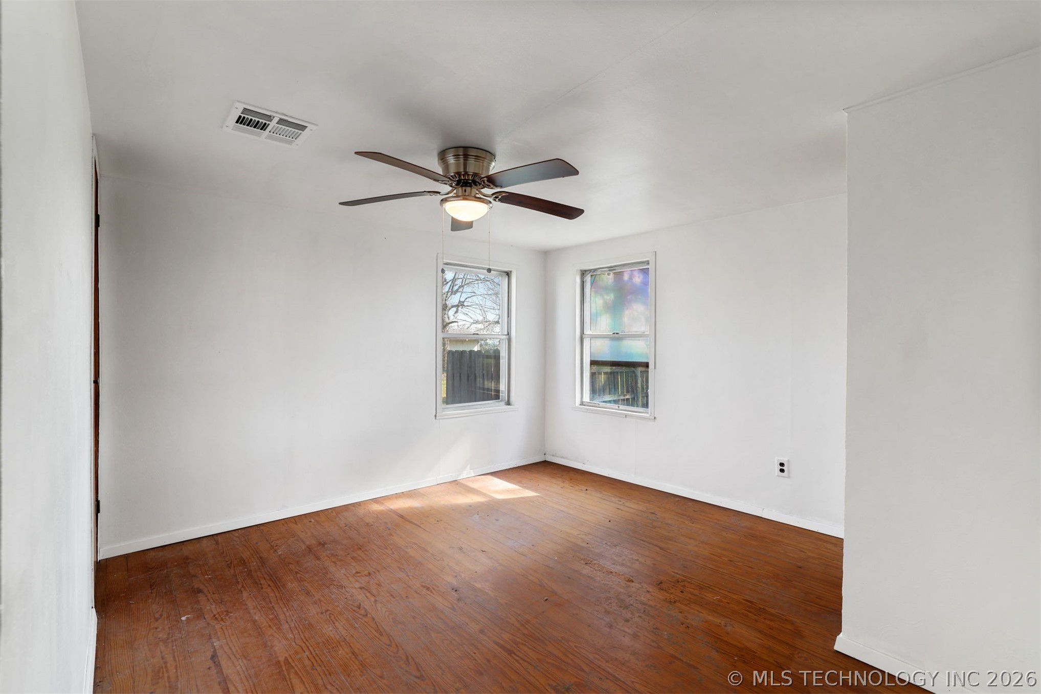 610 E Mckennon Property Photo 13