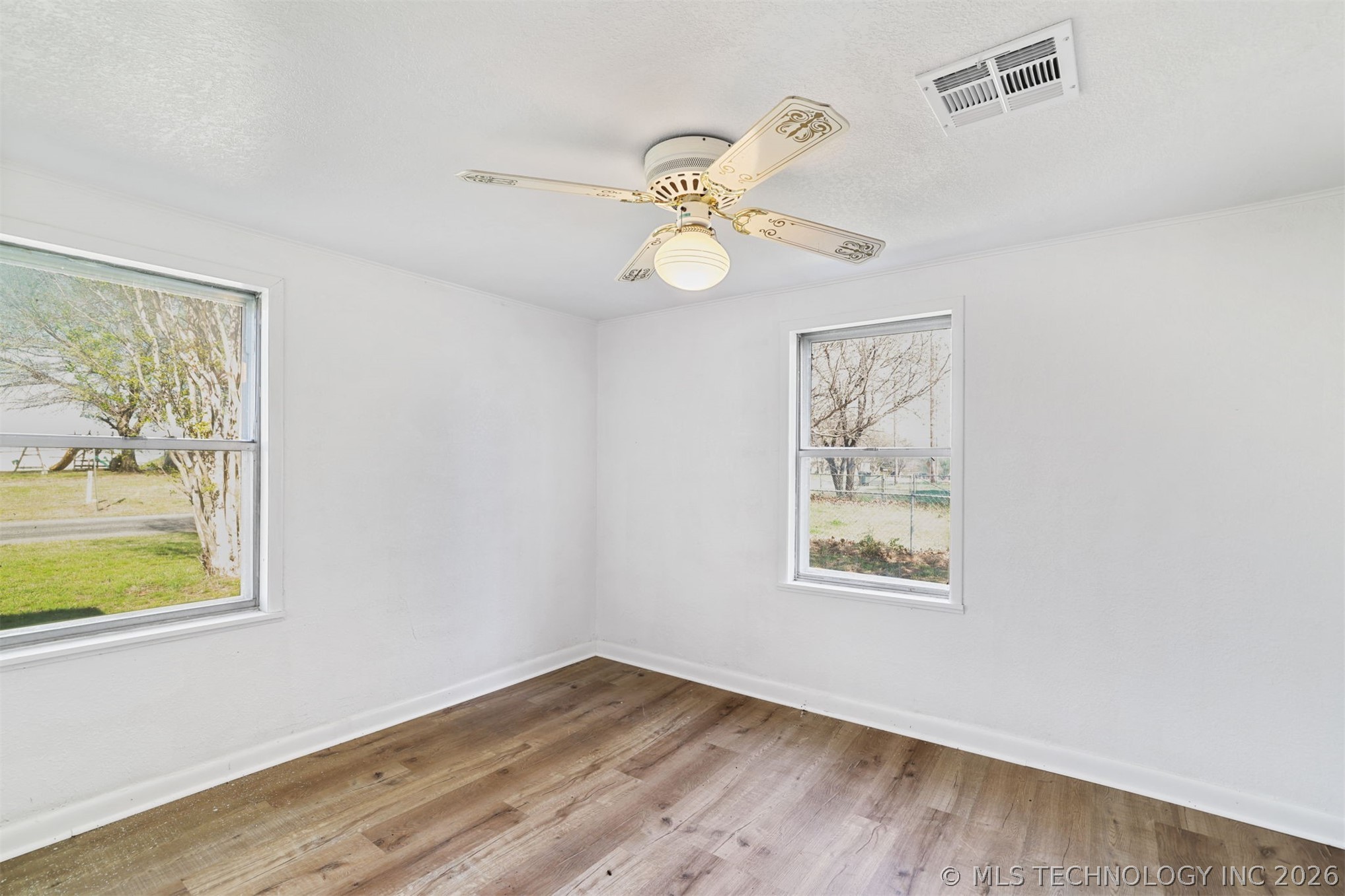 610 E Mckennon Property Photo 15