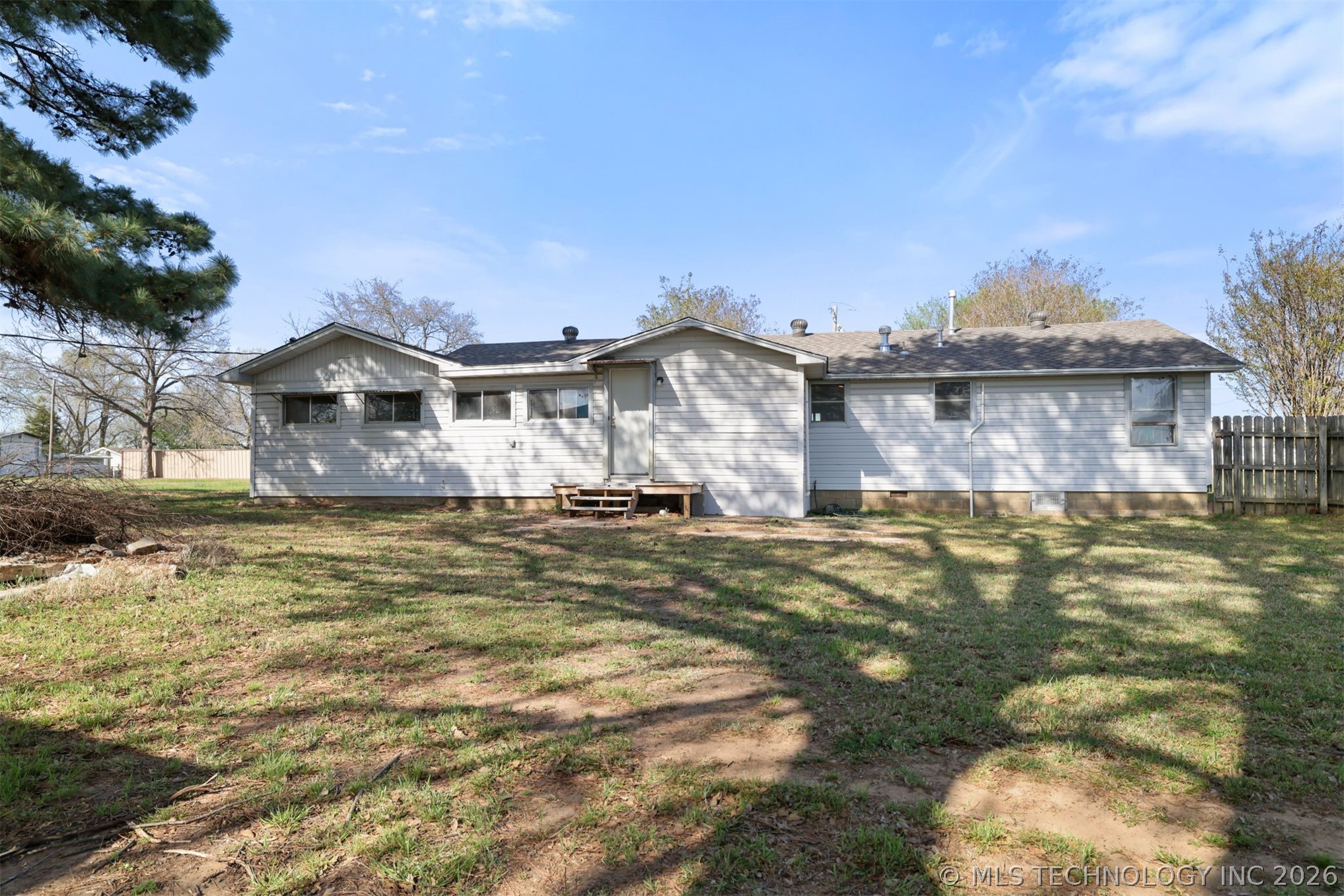 610 E Mckennon Property Photo 18