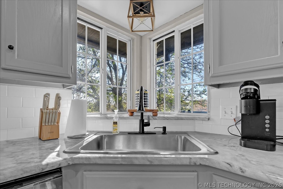 7122 E 100th Place Property Photo 17