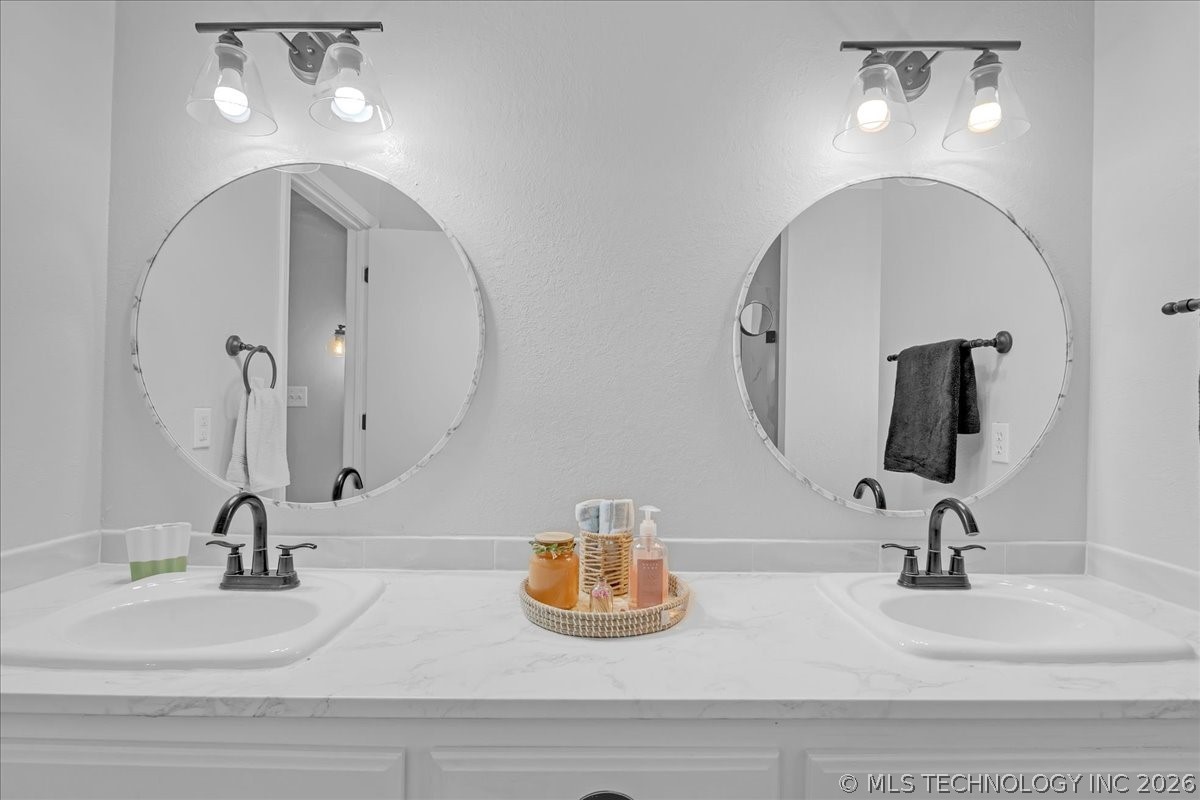 7122 E 100th Place Property Photo 35