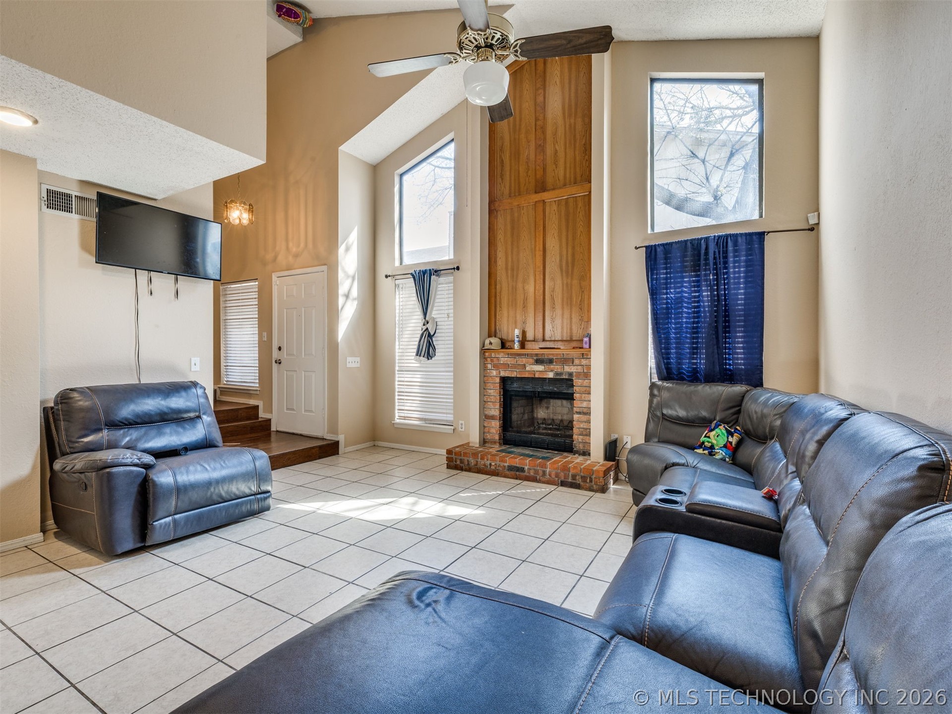 13025 E 28th Place Property Photo 3