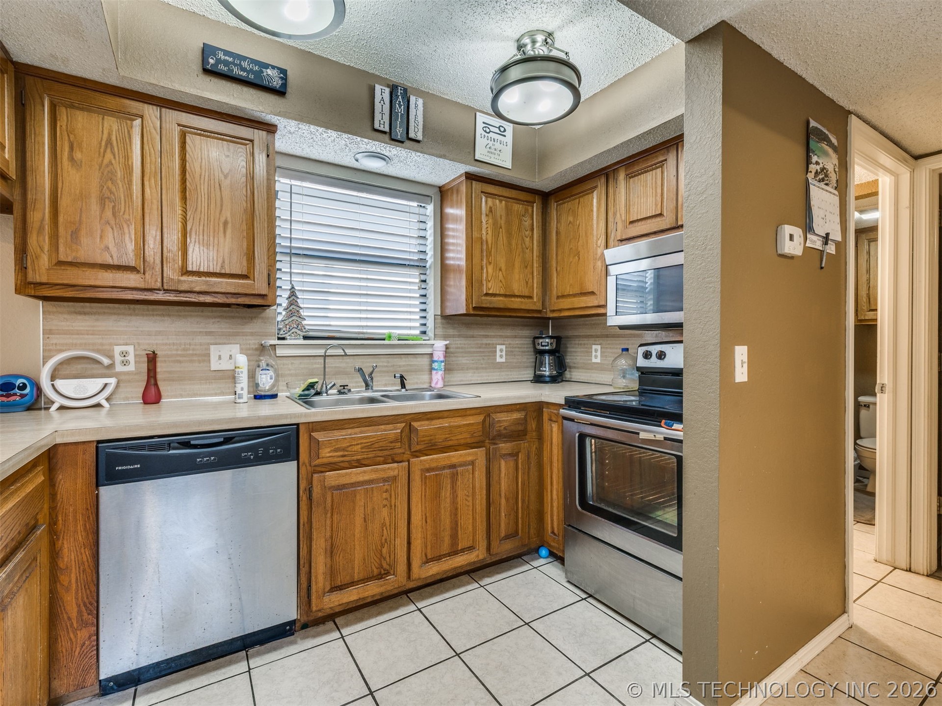 13025 E 28th Place Property Photo 7