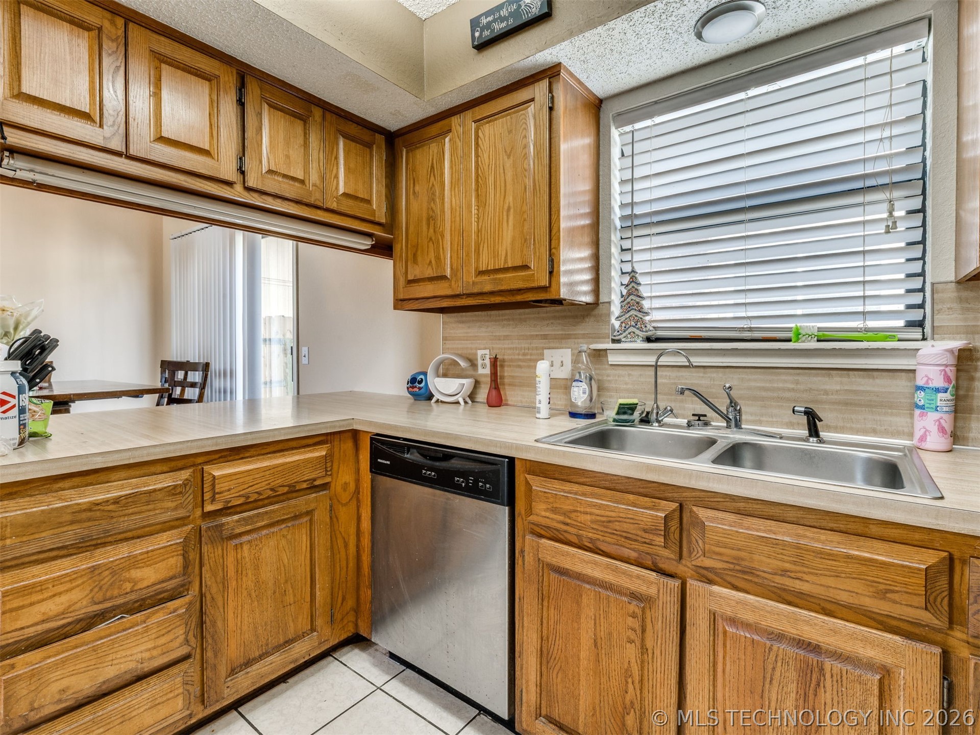13025 E 28th Place Property Photo 8