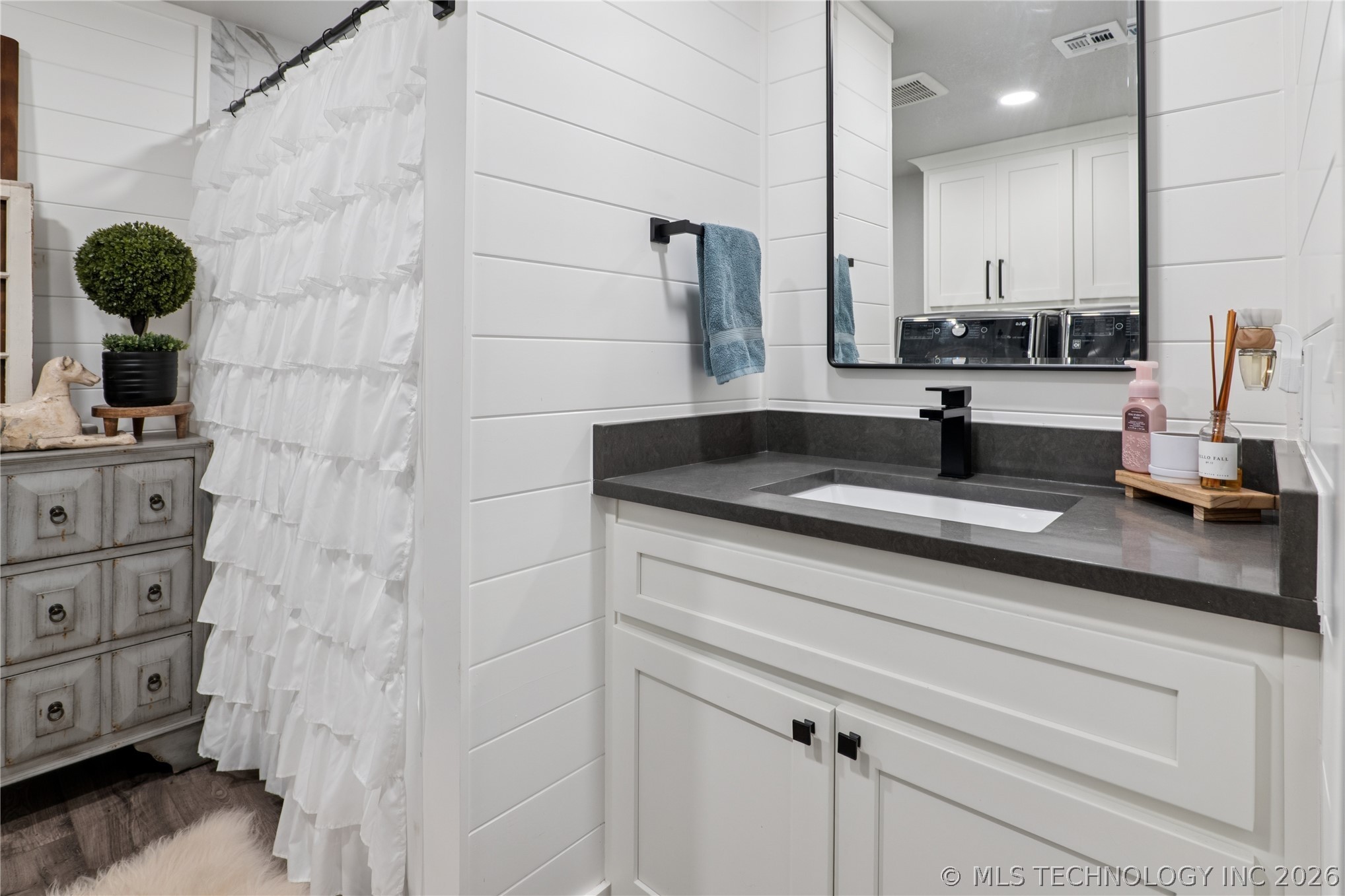 195 Cardell Property Photo 21