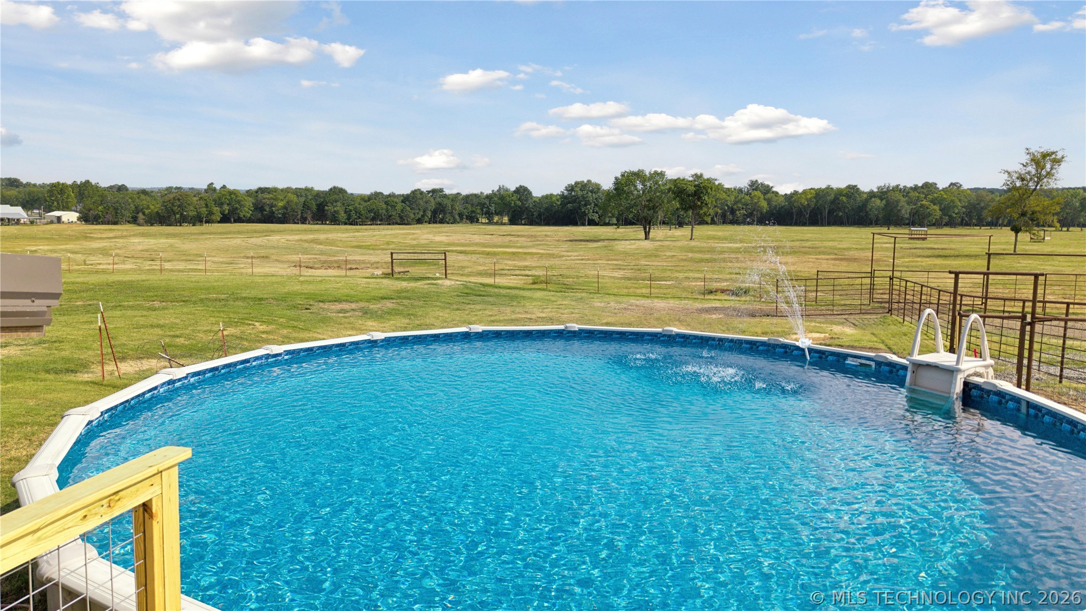 195 Cardell Property Photo 28