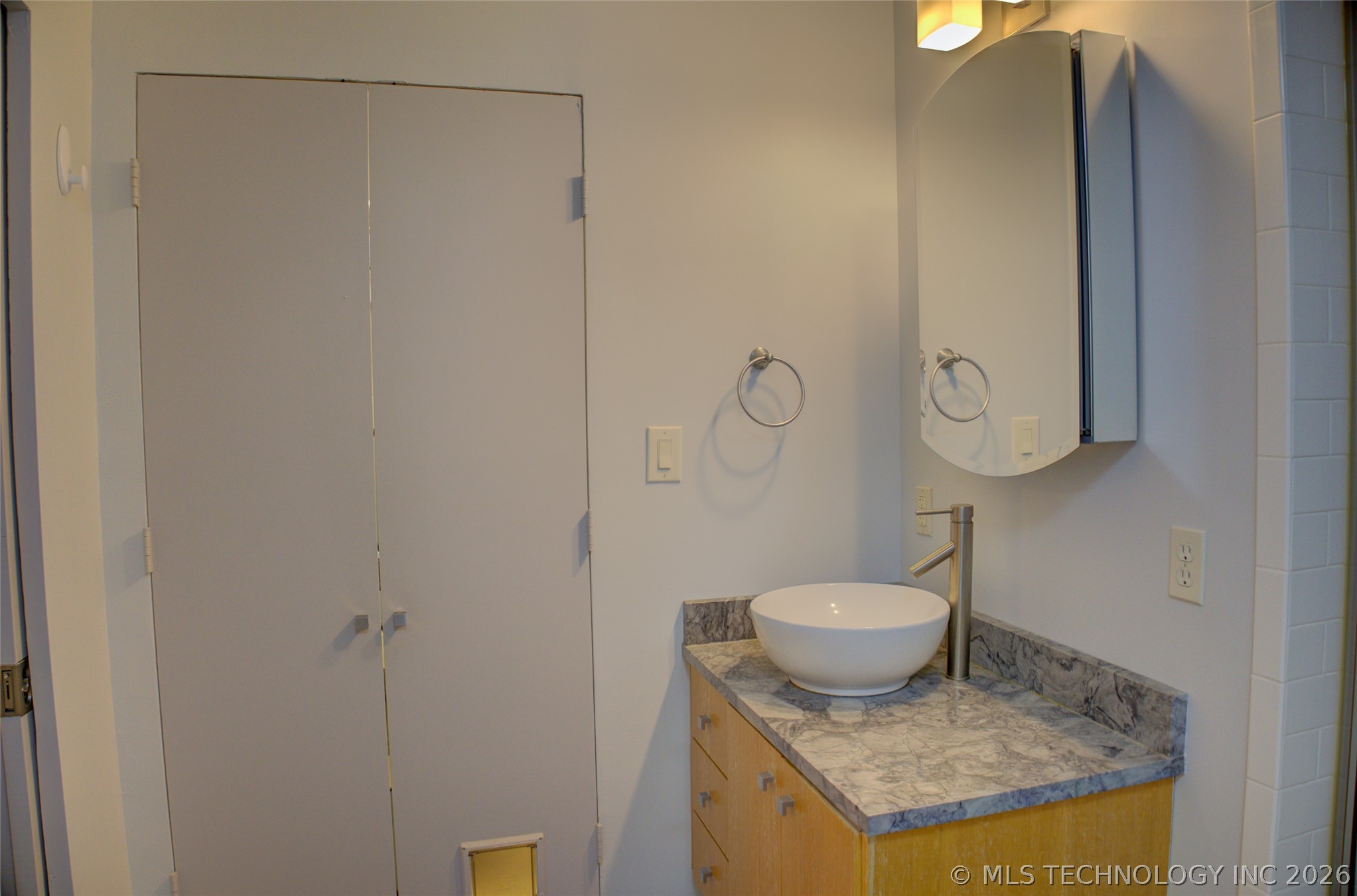 611 W 15th Street E1 Property Photo 27