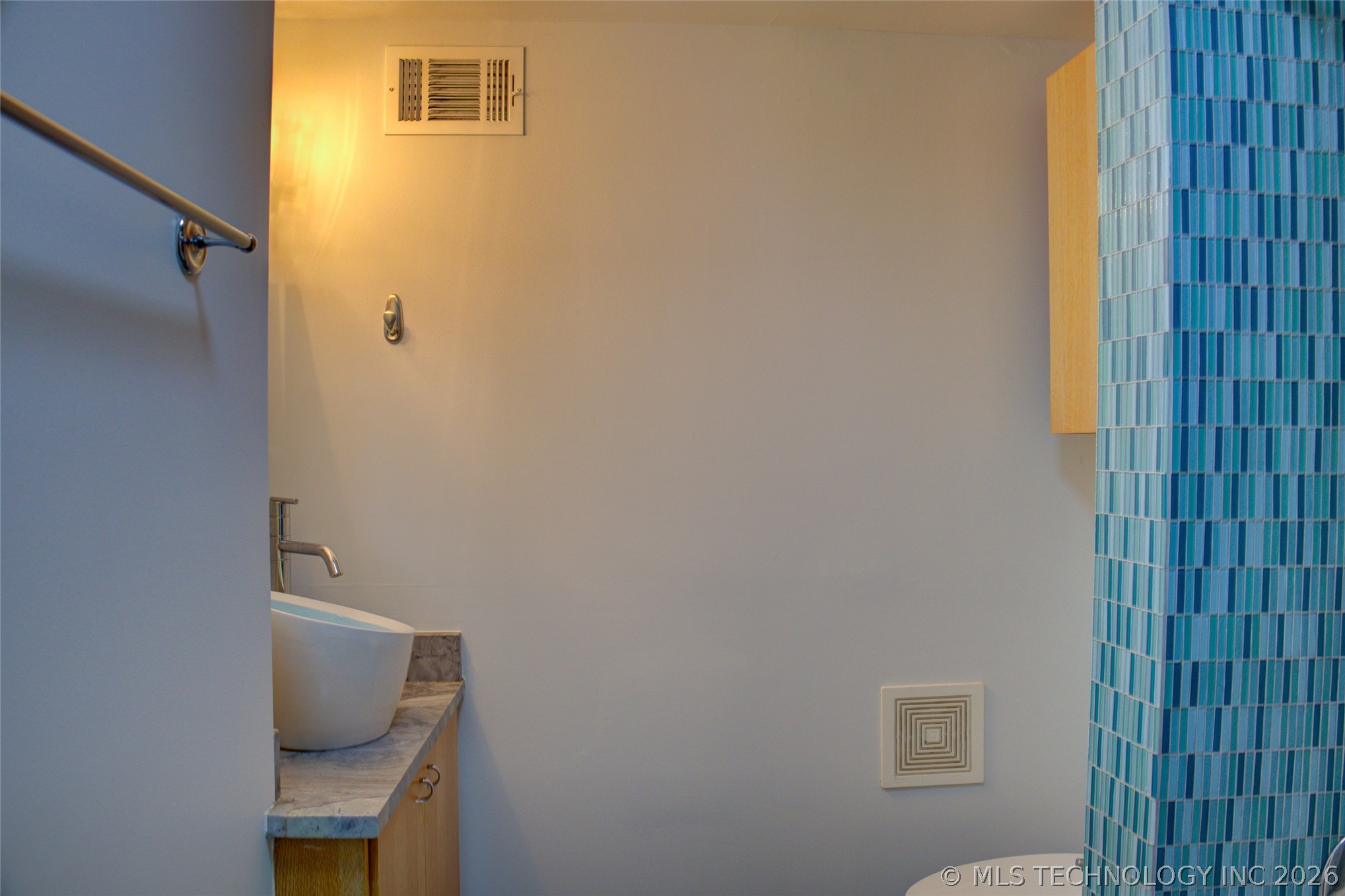 611 W 15th Street E1 Property Photo 31