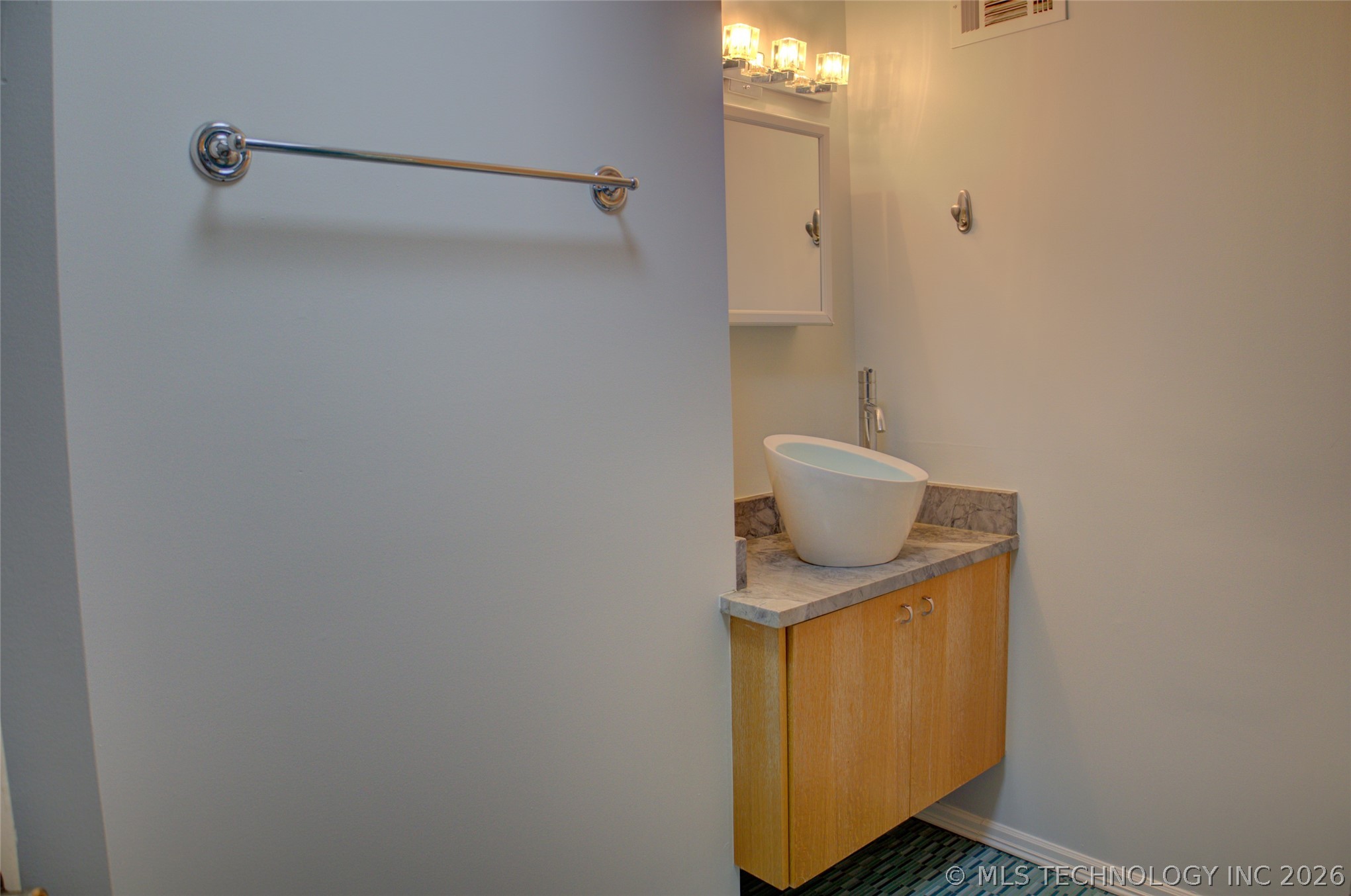 611 W 15th Street E1 Property Photo 32