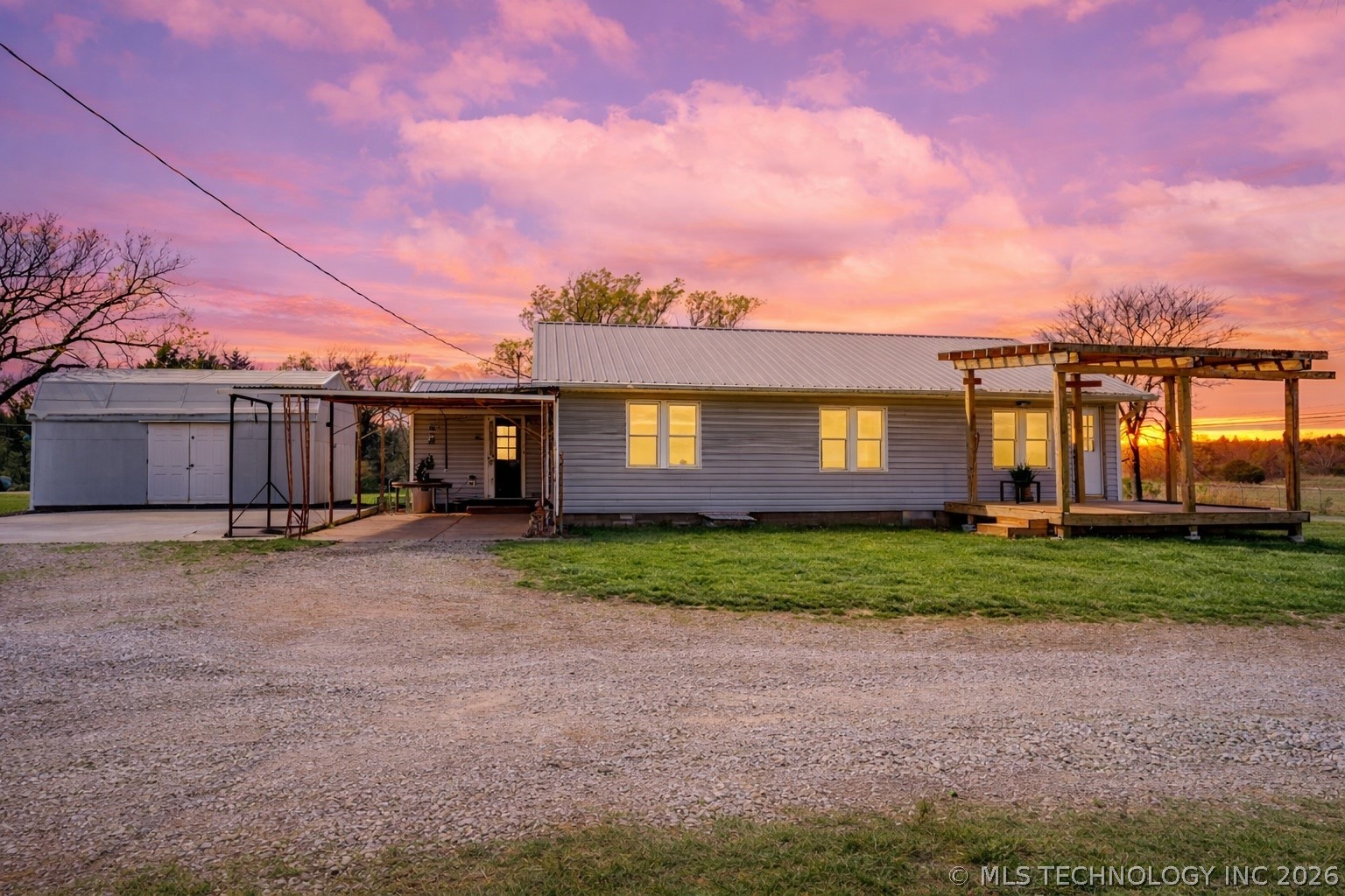 907 Stallard Road Property Photo 1