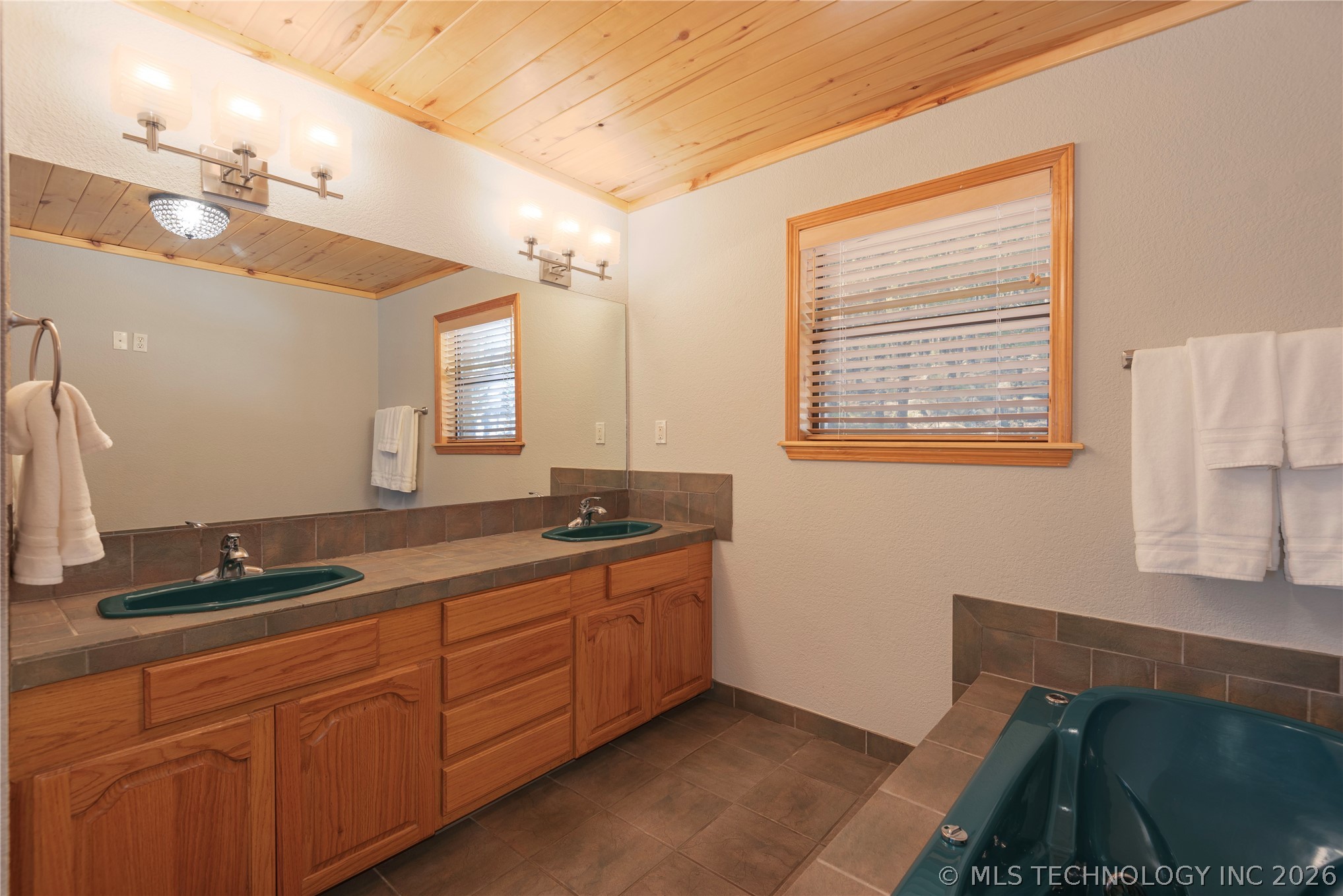 5016 Kw Property Photo 24