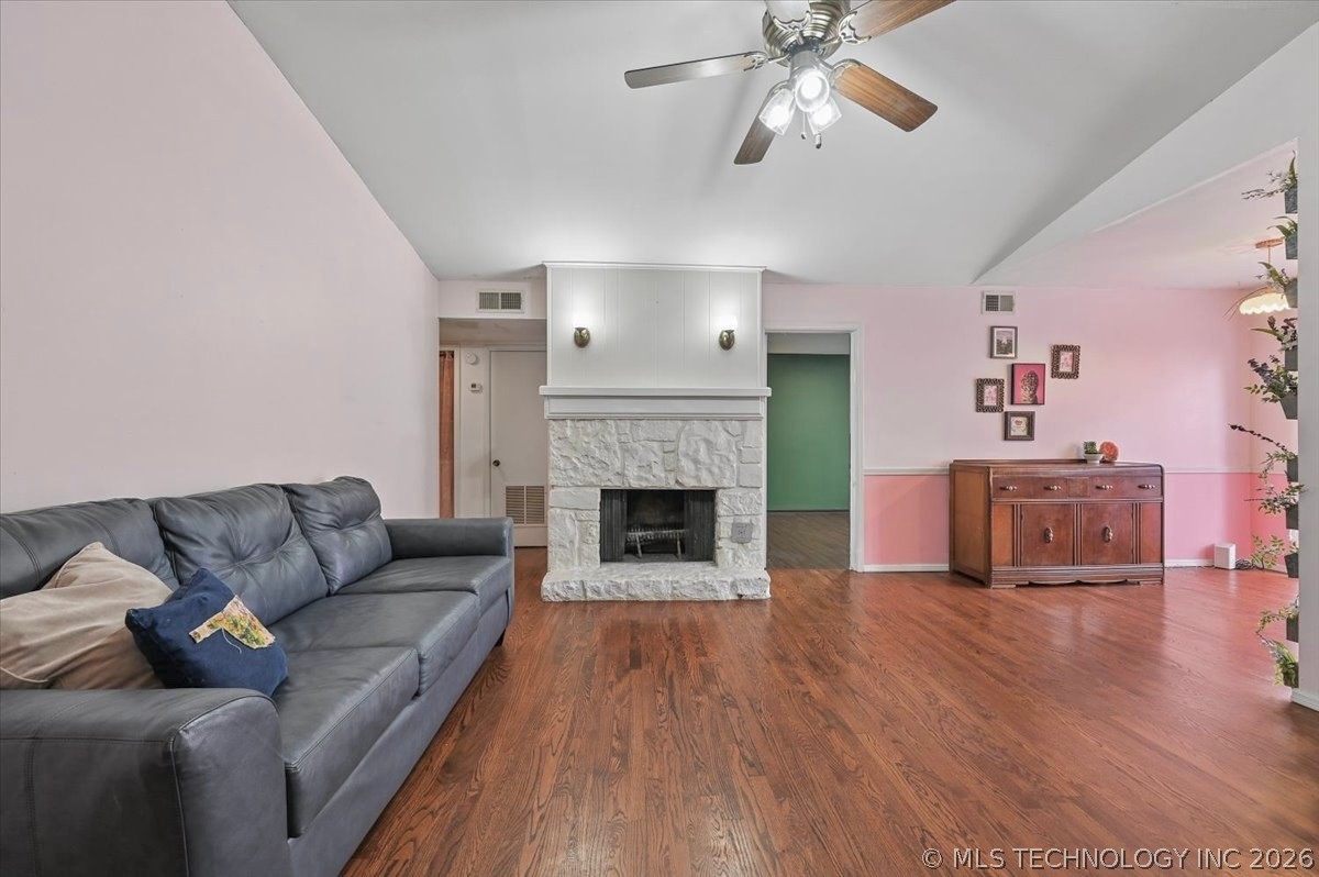 4334 E 67th Street 687 Property Photo 4