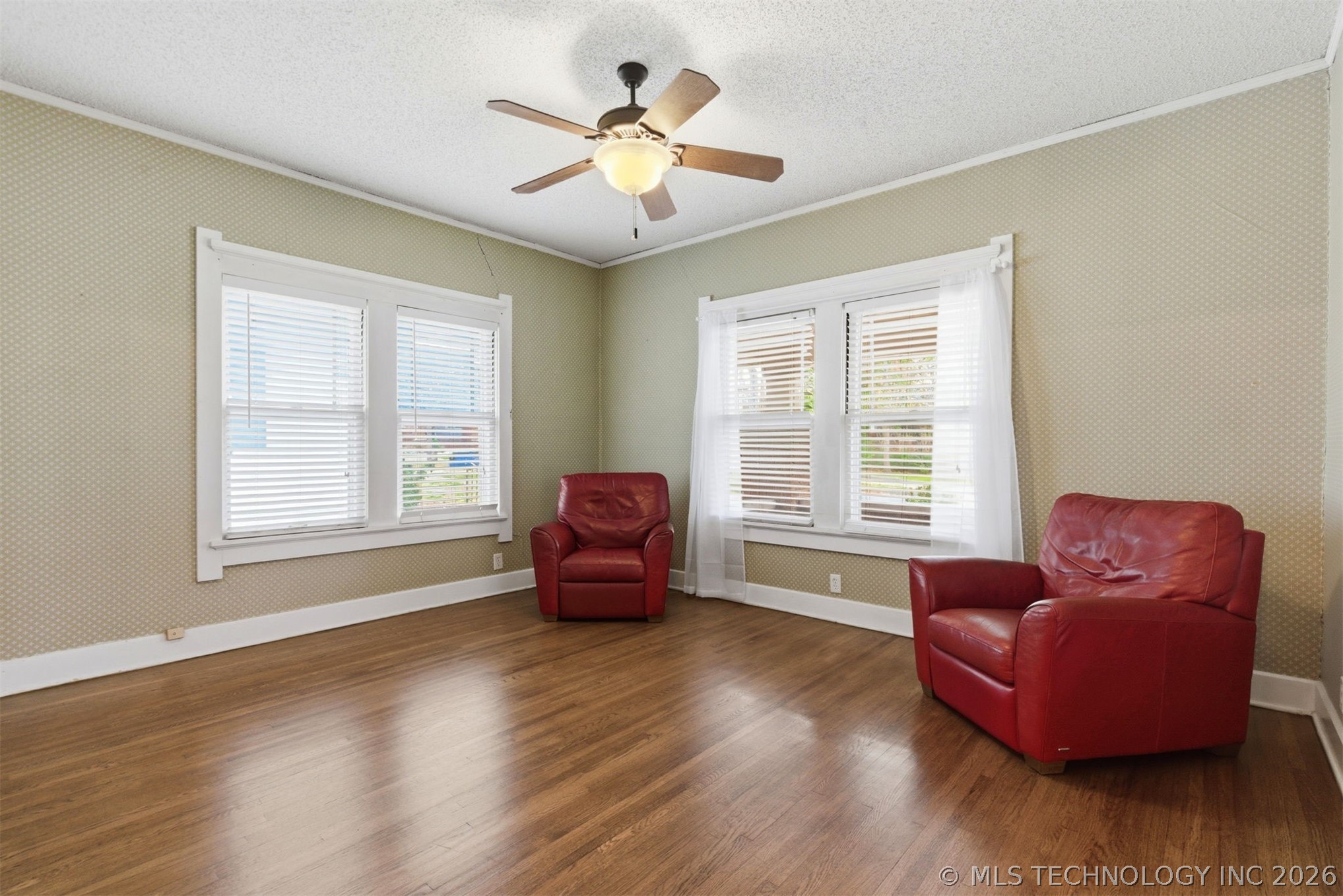 1855 16th Place Property Photo 4
