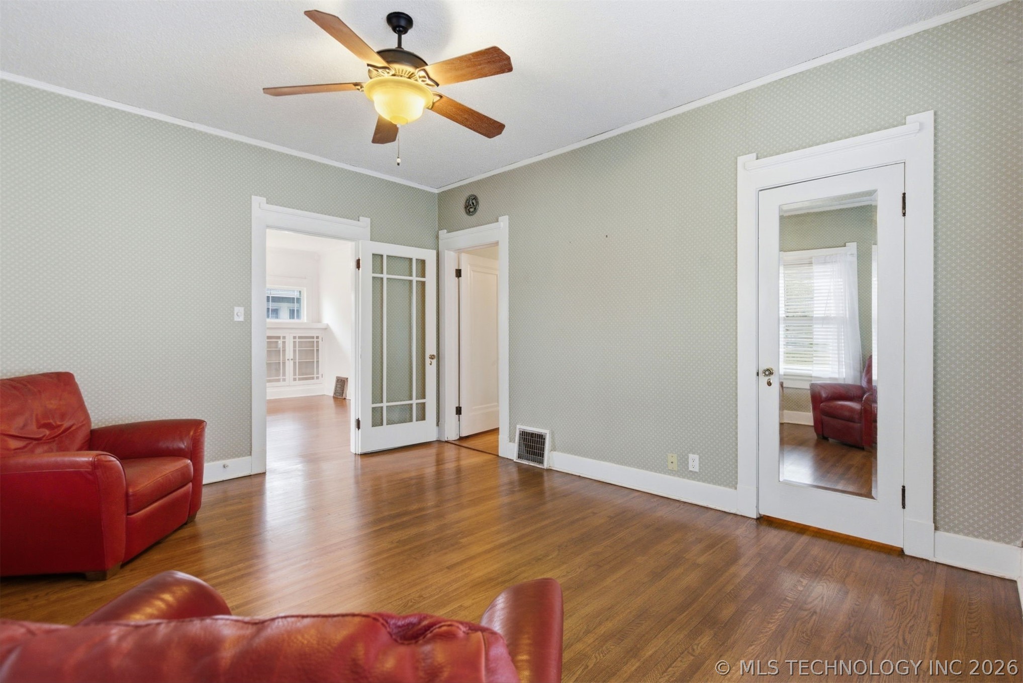 1855 16th Place Property Photo 5