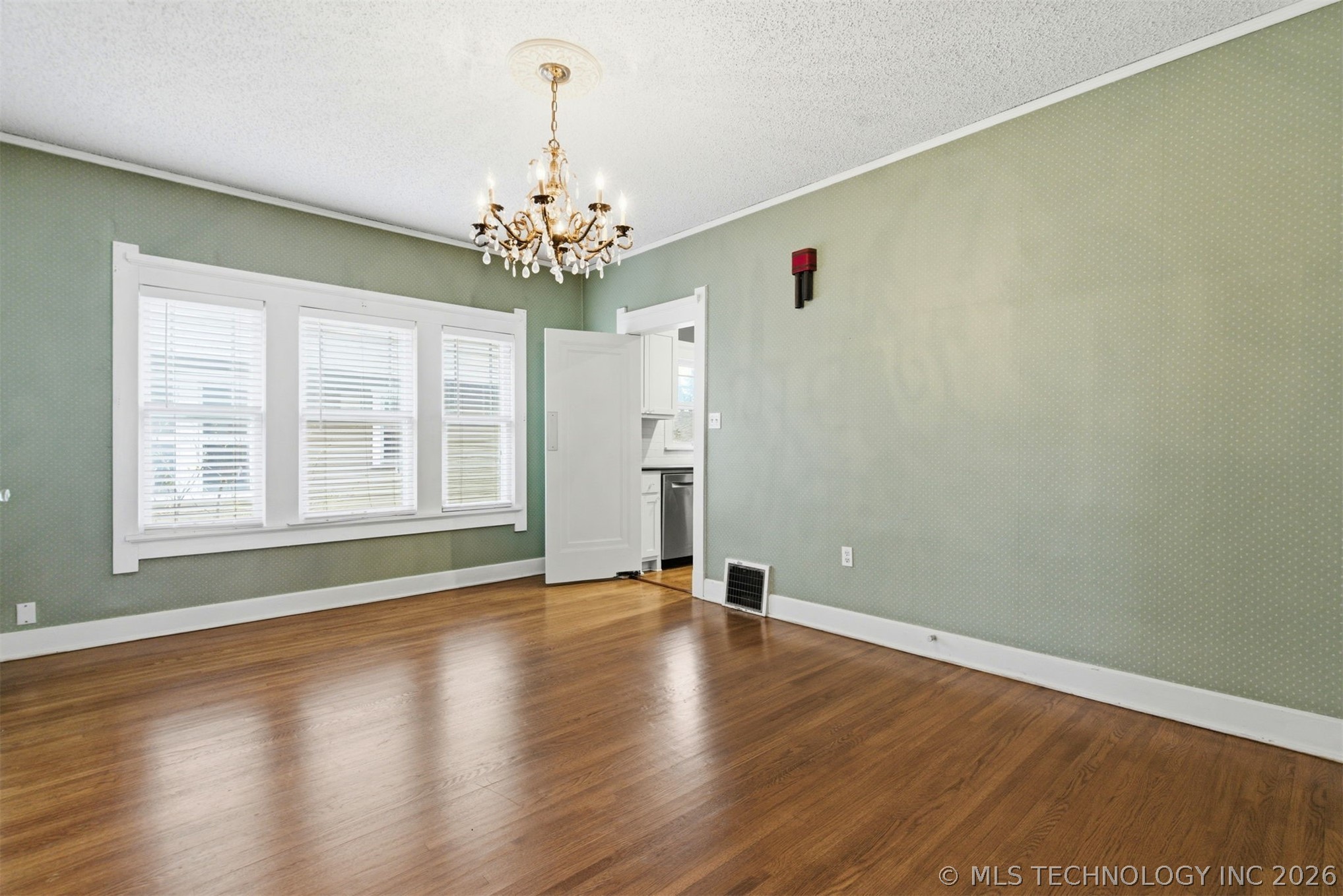 1855 16th Place Property Photo 6