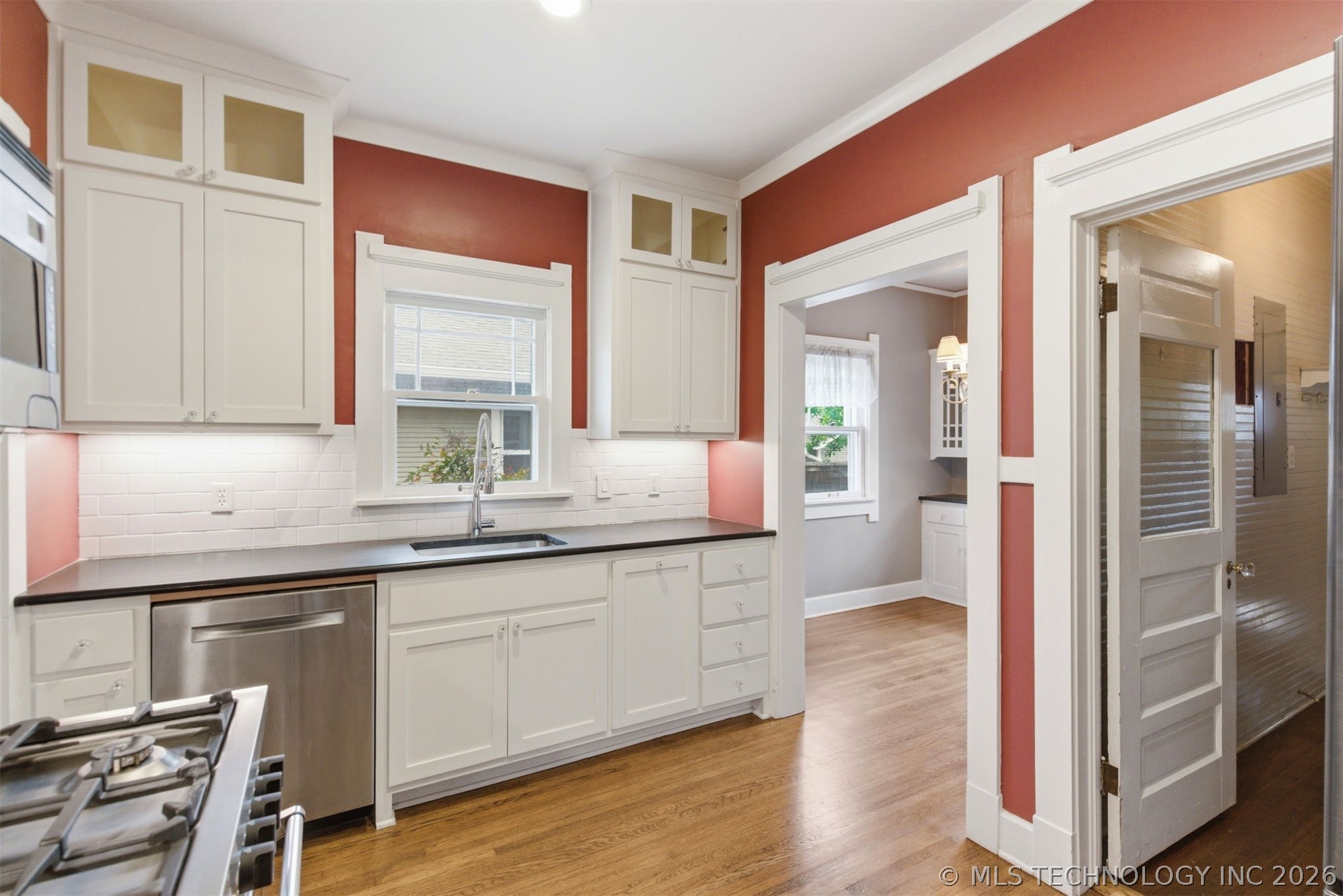 1855 16th Place Property Photo 11