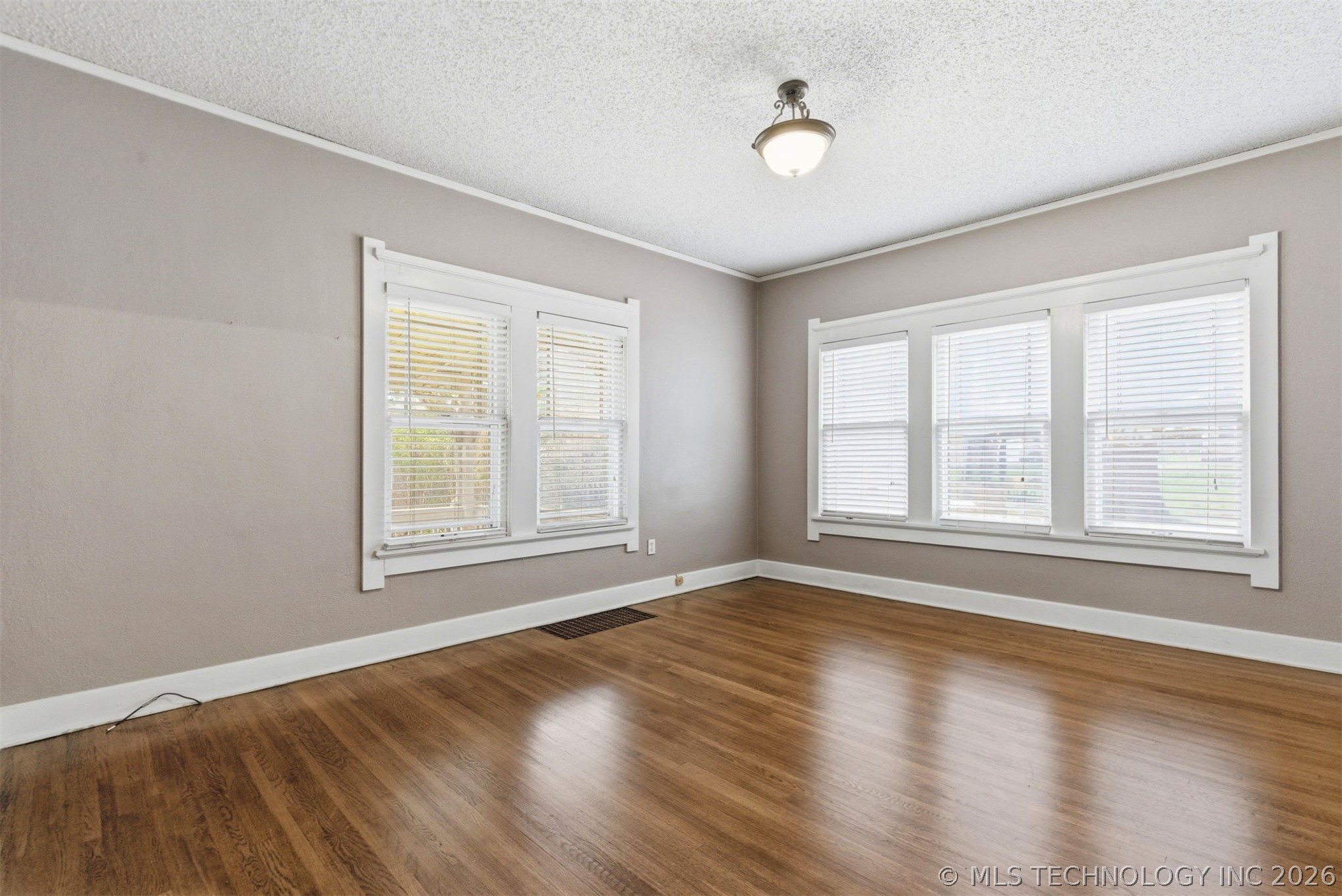 1855 16th Place Property Photo 13
